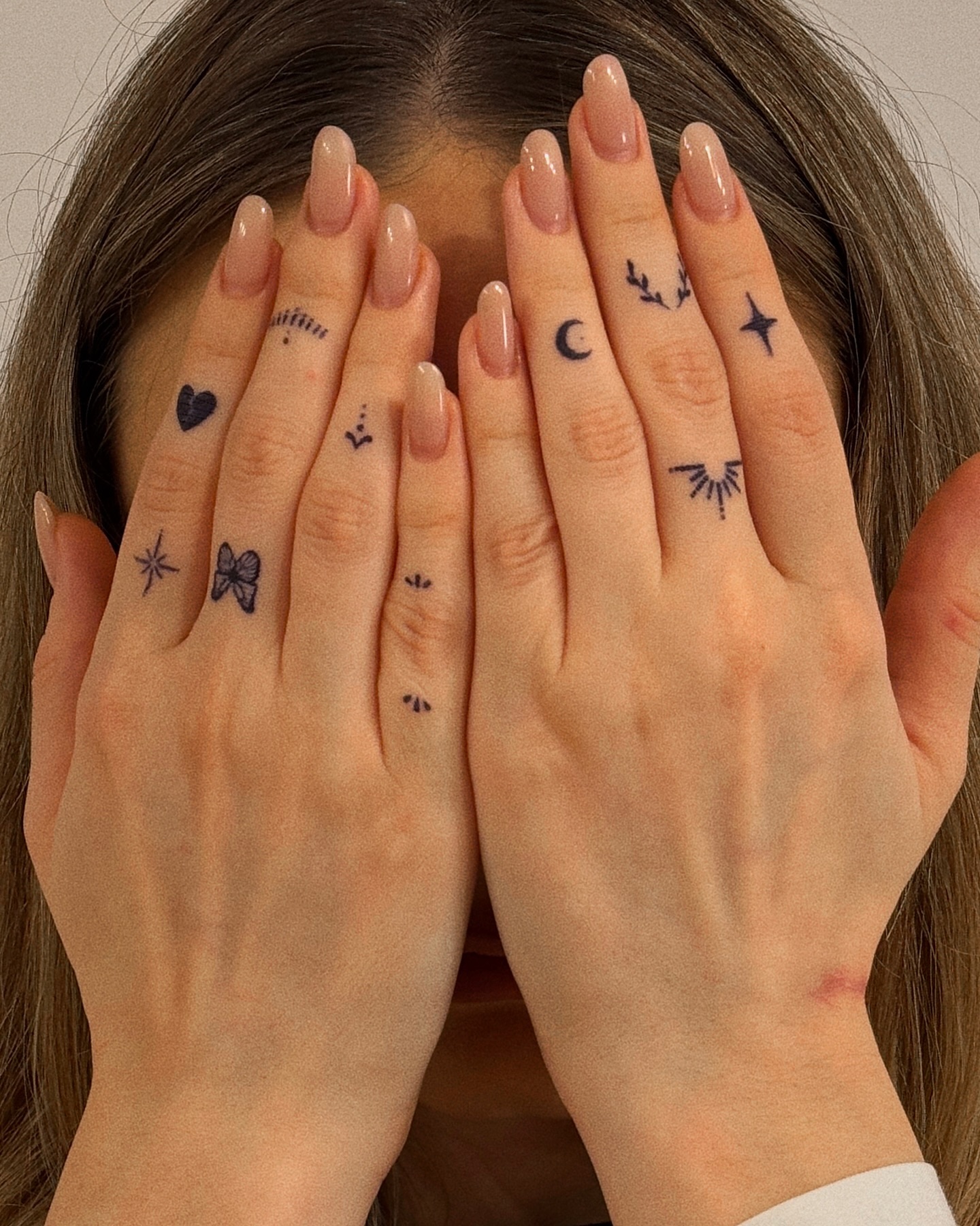 Plant-based natural 1-2 week tattoos! Get 3 for 2 with code: 3INKSTAMPS
Quick delivery worldwide dispatched from London 🇬🇧! Free delivery for orders over £20💫
Shop now: www.inkstamps.co.uk | Link in bio.
.
.
.
.
.
#inkstamps #tattoolondon #minimalisttattoo #fingertattoos #fingerstattoos #flowertattoo #cosmictattoo #zodiactattoo #universetattoo #linework #delicatetattoo #smalltattoo #moderntattoo #portraittattoo #semipermanenttattoos
#matchingtattoos #hearttattoo #moontattoo #1weektattoos #theartoftattoos #tattoomagazine #temporarytattoos #coreantattoo #coreanstyletattoo #fineline #singleneedletattoos