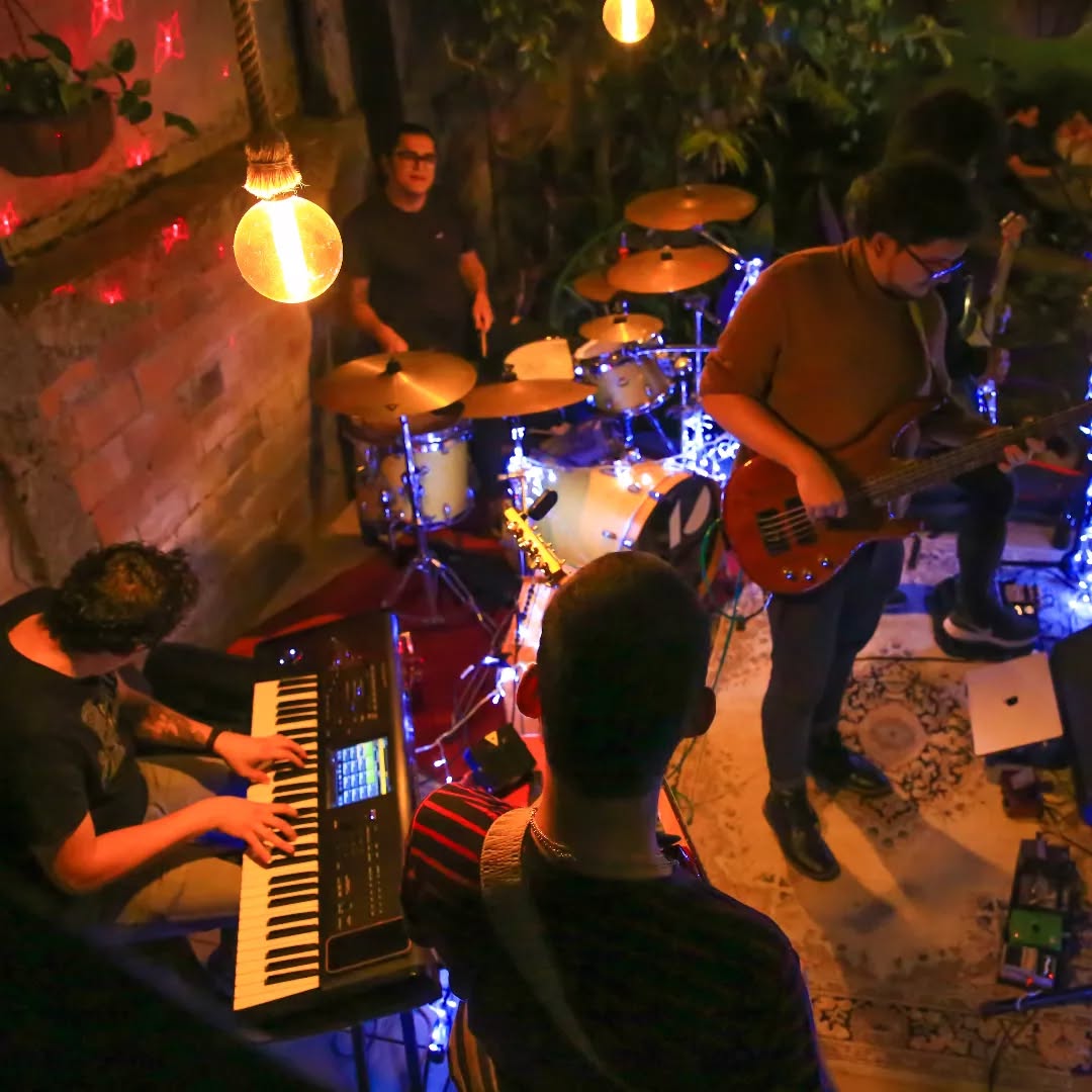 Come and enjoy the unique atmosphere of @mangiferahostel 💚 During the weekends, we often organize events like live music! 🎶🎸🥁🎙️✨
Ven a quedarse en @mangiferahostel y disfruta de un ambiente único💚. ¡Frecuentemente, durante los fines de semanas organizamos eventos como músico en vivo! 🎶🎸🥁🎙️✨
#livemusic #hostelscostarica #hostelcostarica #costaricacool #quebuenlugar #hostelsoftheworld #mangiferahostel #greciaalajuela #greciacostarica #discovercostarica #traveltips #backpacker #backpacking #goodvibes #buenasvibras