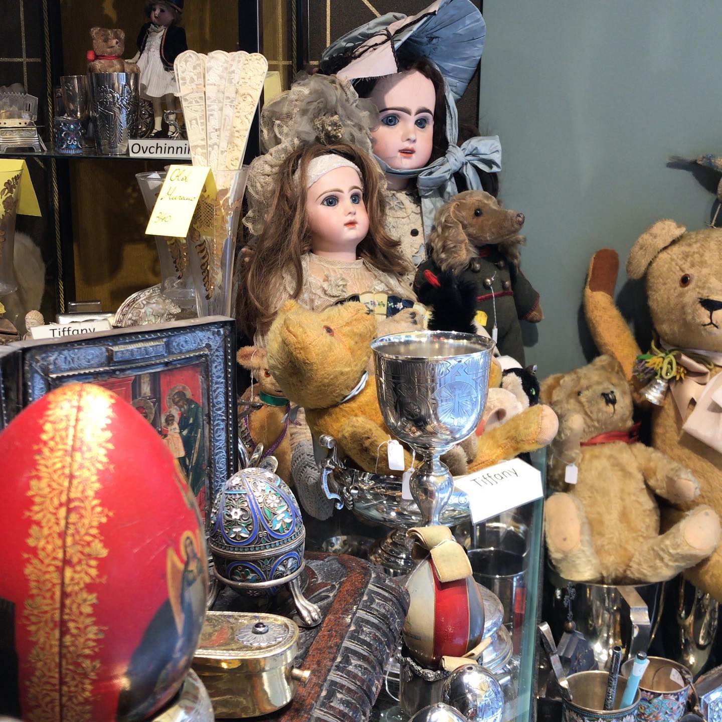 La mia vetrina sul Ponte di Rialto, venite a visitare il mio negozio 😊
#venezia #antiquariato #antiques #antiquesforsale #antiqueshop