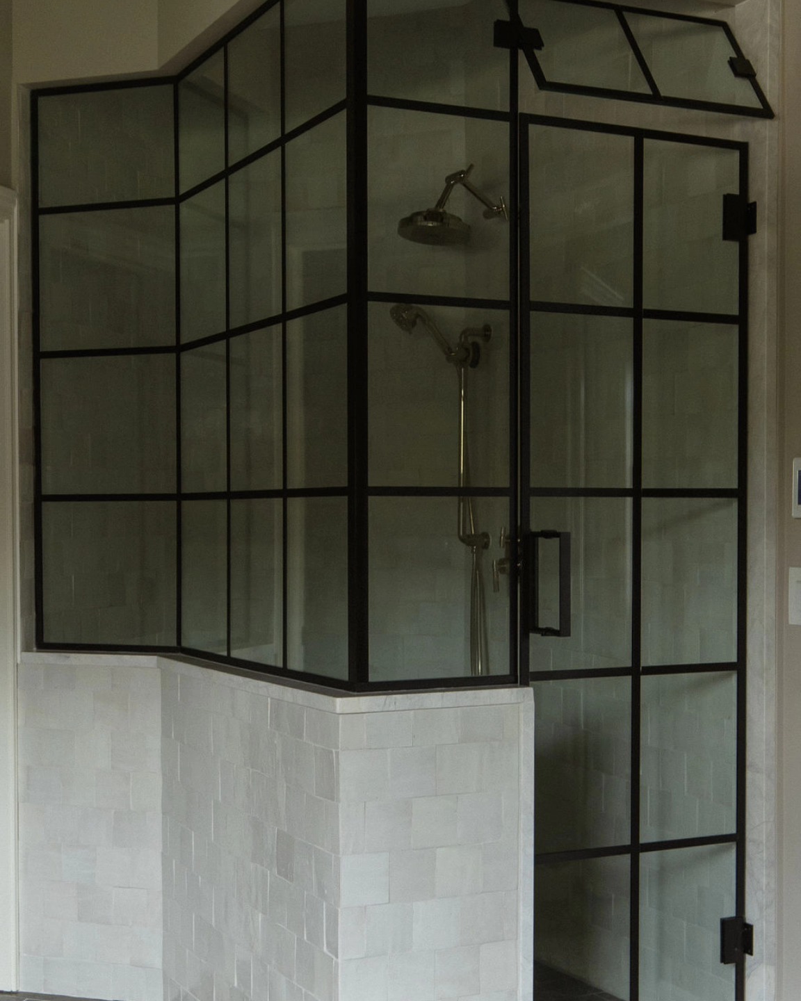 Spring Showers 🚿
Design @cassieklassenhome
Photos @katieskinner.interiors
#nortonshoresinteriordesign
#muskegoninteriordesigner
#bathroomrenovation
#monalake
#westmichiganinteriordesign