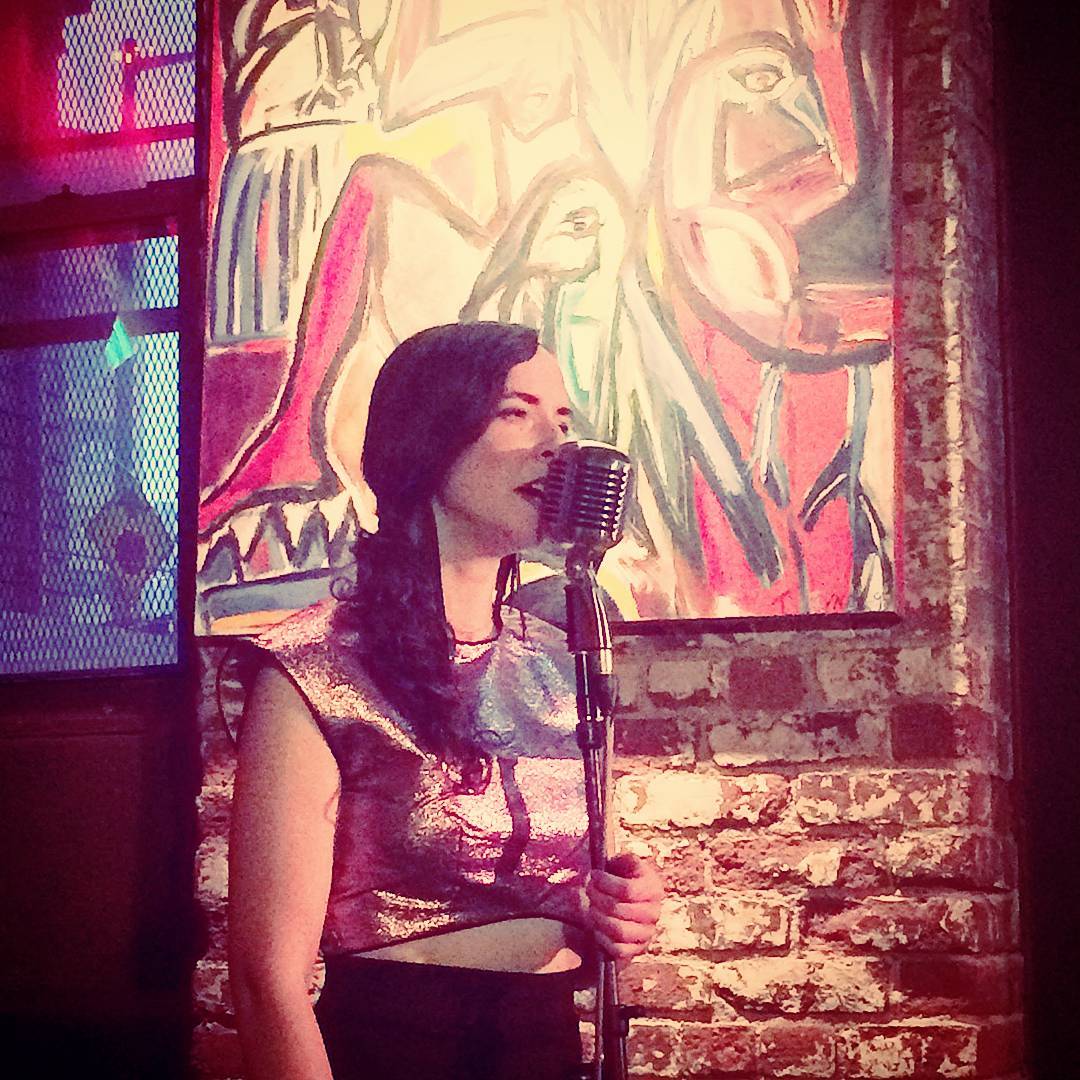 Vocalist #caradineen with the #bellatonic trio at #superfinedumbo thank you, Sardis for the amazing photo!!! #livemusic #wherejazzmeetspop #nocover #brooklyn art by #tanyarynd