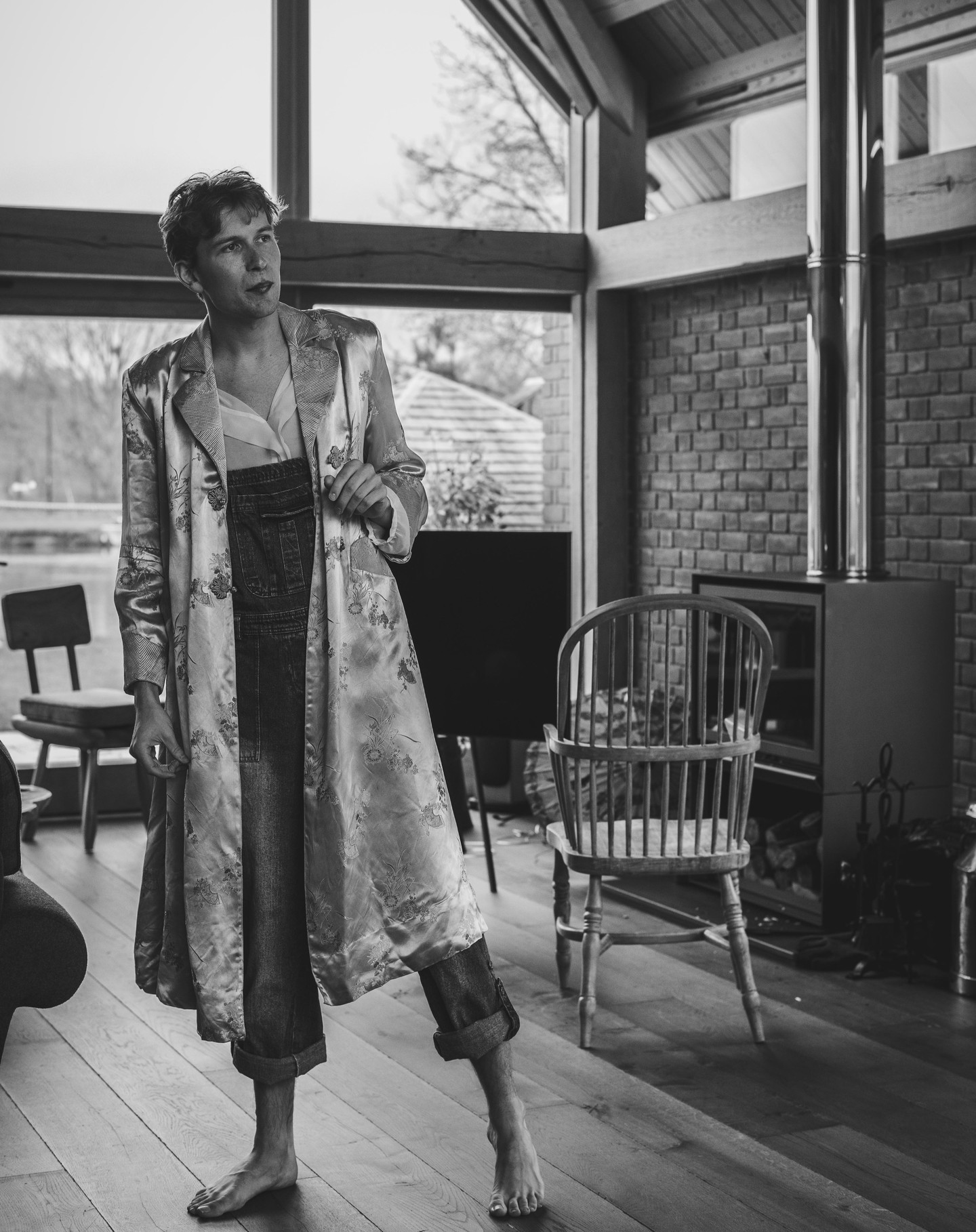 Amazing BTS from @jia_visuals of the latest film I did the costumes on, directed by @aulejohannes
I learnt so much from this project and really enjoyed seeing the hard work pay off when the cast got into costume (I'm still so happy I came across this coat when I was sourcing!!)✨
💇♀️HMUA @looksbyanamaria
#costume #costumedesign #nfts #blackandwhite #blackandwhitefilm #studentfilm #costumedesigner #dungarees #vintageclothing