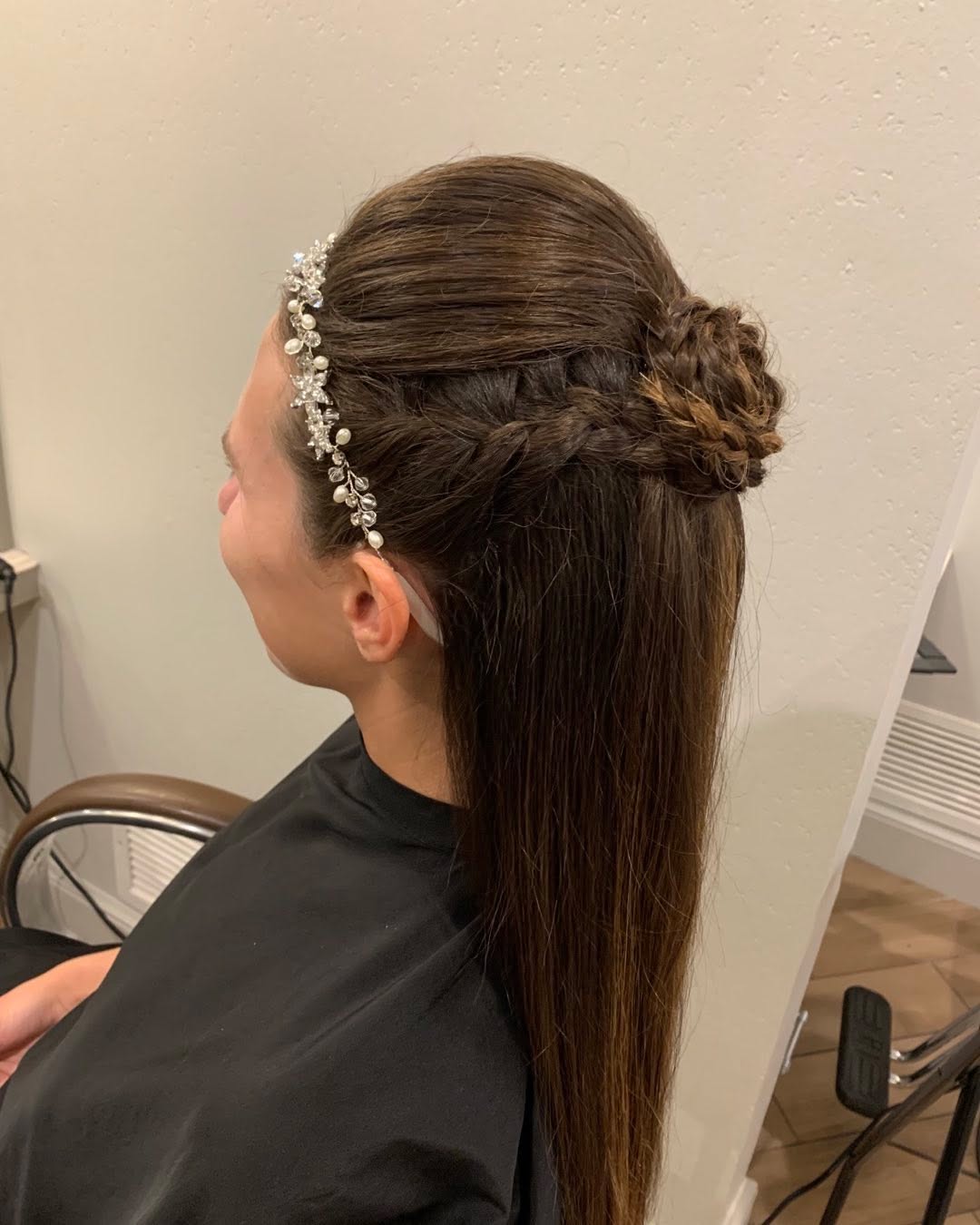 This gorgeous bride wanted a simple and elegant hair style for her big day! 💎👰🏻♀️ #Bridalhair #weddingday #oribe #beachwedding #florida