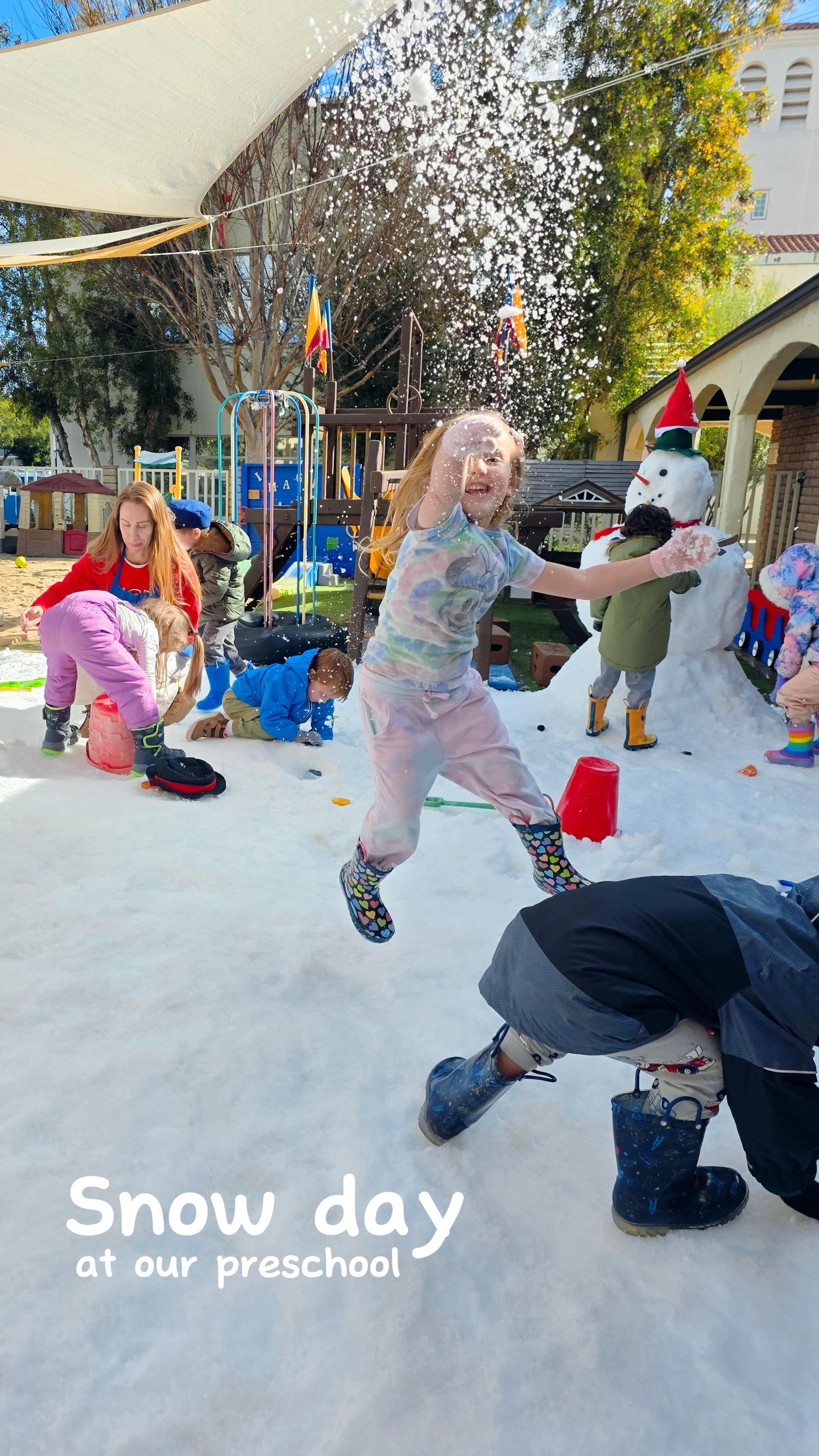 #snowday ❄️ Today our preschoolers watched from above as our playground slowly filled with snow — little faces full of wonder and excitement 😍
And then… they jumped right in ☃️❄️
A true winter magic moment at TCP.
How long do you think this snow will last in sunny Tustin?🙃