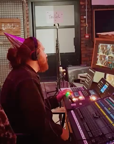 Business in the front, party in the back 🥳
@spillthesound x @tallyspear
#livelounge #livesession #music #tallyspear #birthdayvibes
