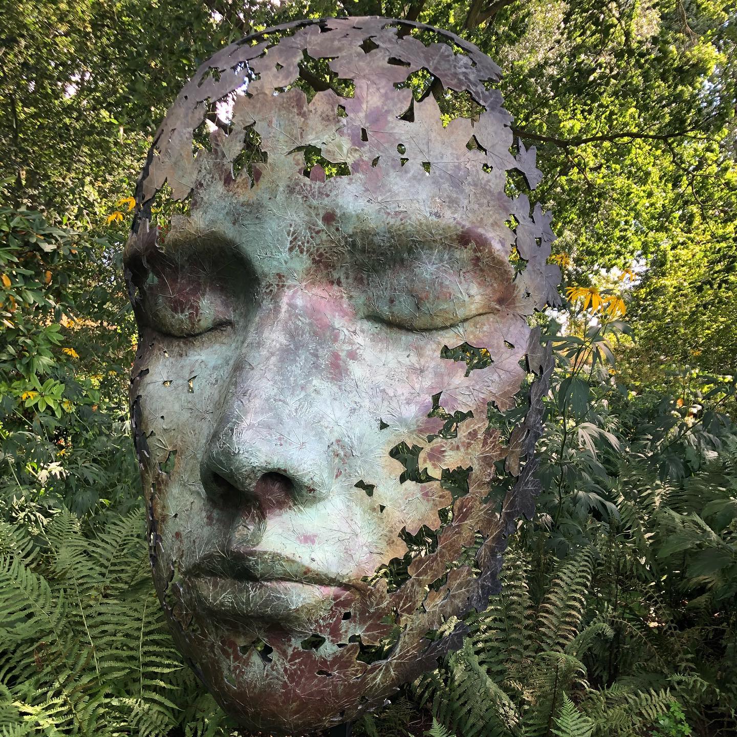‘Leaf Spirit’
“The inspiration behind this serene sculpture is the tranquility that we benefit from when surrounded by trees and nature- the peace that refuels our body and mind”
Simon Gudgeon, Sculptor, 2019
I absolutely love this Bronze Sculpture in Kew Gardens by Simon Gudgeon. It reminds me of how being in nature is good for our soul. You can’t help but relax when you look at it. For immediate release of tension, get out into the fresh air and breathe.....