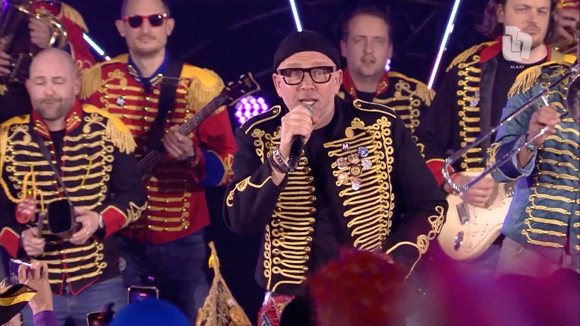 ๐๐ญ ๐ช๐ ๐ฆ๐ง๐๐๐ก ๐๐ก ๐๐ ๐๐๐ก๐๐๐! ๐ญ๐
Vrijdag ๐ฏ๐ฌ ๐ท๐ฎ๐ป๐๐ฎ๐ฟ๐ถ is het zoverโ๐๐ญ ๐๐ฒ๐น๐ฒ๐๐ถ๐๐ถ๐ฒ aan en met zโn allen ๐ ๐ถ๐๐ฒ๐ฟ๐ฎ๐ฏ๐ฒ๐น supporten!
Wij zijn ๐ป๐๐บ๐บ๐ฒ๐ฟ ๐ญ๐ญ ๐ na afloop ๐ฆ๐ ๐ฆ: ๐๐ฉ๐ ๐ญ๐ญ naar ๐ฐ๐ฌ๐ฌ๐ฐ. ๐ฌ๐
Om in de stemming te komen: ๐ฐ๐ต๐ฒ๐ฐ๐ธ ๐ต๐ถ๐ฒ๐ฟ ๐ผ๐ป๐๐ฒ ๐ต๐ฎ๐น๐๐ฒ-๐ณ๐ถ๐ป๐ฎ๐น๐ฒ ๐ฝ๐ฒ๐ฟ๐ณ๐ผ๐ฟ๐บ๐ฎ๐ป๐ฐ๐ฒ van vorige week en zing mee met โ๐๐ฒ๐ถ๐ป ๐๐ถฬ๐ป ๐๐บ ๐๐ ๐ฎ๐ฎ๐ณ ๐๐ฒ ๐น๐ถ๐ฒ๐ฒฬ๐ฟ๐ฒ!โ ๐บ๐ฅ
Jullie steun tot nu toe = goud. ๐ฉ๐ผ๐น๐ด ๐ผ๐ป๐, ๐ฏ๐ฒ๐๐ฎ๐ฎ๐ฟ & ๐ฑ๐ฒ๐ฒ๐น deze post met je vasteloavesvrunj en zet je ๐บ๐ฒ๐น๐ฑ๐ถ๐ป๐ด๐ฒ๐ป ๐ฎ๐ฎ๐ปโsamen maken we er een Limburgse knaller van! โค๏ธ
#lvk2026 #miserabelband #miserabel #brasspower #brassband #vastelaovend #carnaval2026 #vasteloavend #lvk #brass #carnavalshit #carnavalsclip2026 #ConfettiBucketChallenge #GeinZรฎnUmUtAafTeLieรซre