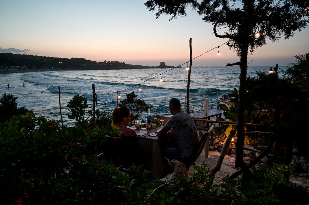 Fish Restaurant & Lounge Bar on the Sea - Peschici
Ph. AndreaVeneziano
https://www.andreaveneziano.it
#puglia #bar #loungebar #peschici #gargano #drink #coctail #restaurant #fish #andreaveneziano #venezianoph #camavite