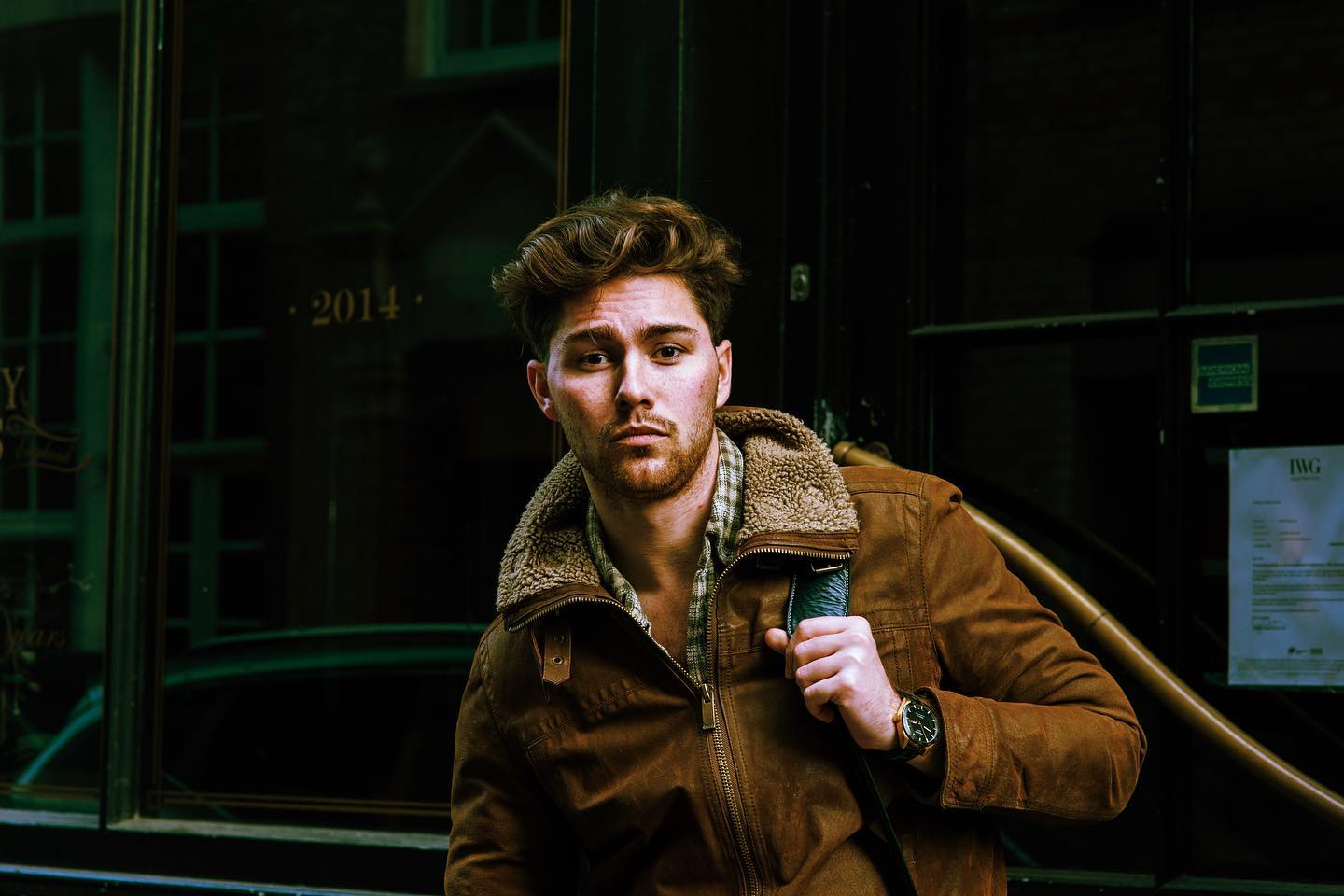 Ahahahhh... but yes. I AM looking to sign with a main modelling agent. •
•
•
•
•
#signwhere? #here? #ohthatsinteresting #toolstobeyourownboss? #noiwantyoutodoit #yesyoucantakeacut #yesiworkout #no #icoulddomore #cutsforchristmas #alrightletsmakeithappen #hustle #hustlebrand #model #agent #malemodel #casting #malemodelcasting #modelingagent #photographer #fashion #menswear #shootme #official #london #shoreditch #bags #rags and #tags with @eveworthremembering #tb