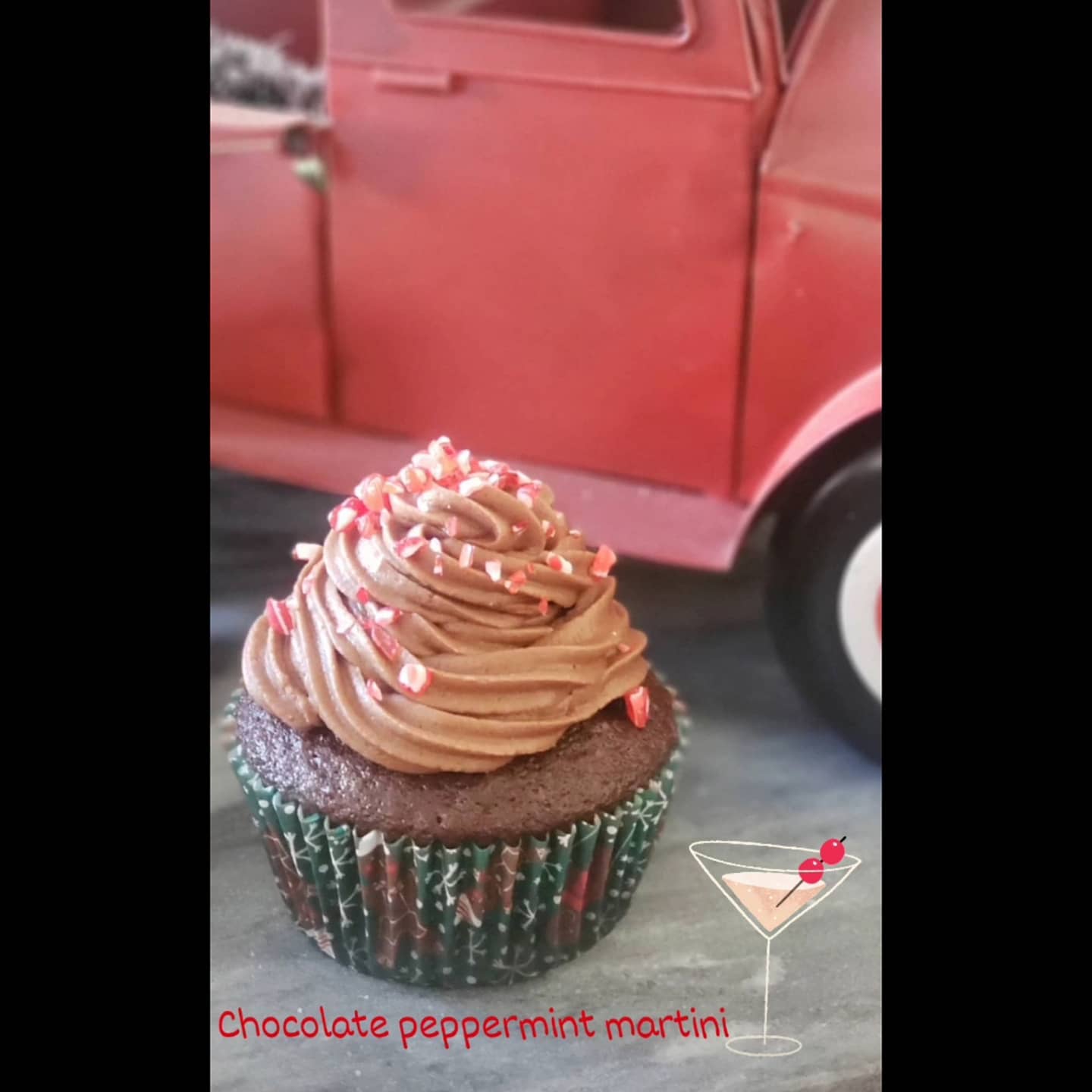 Chocolate peppermint martini Cupcakes 🧁 🍸
#holiday #christmas #chocolate #peppermint #cupcakes #vodka #alcoholincluded #drunkendesserts #alcoholicsweets #alcoholicdesserts #martini