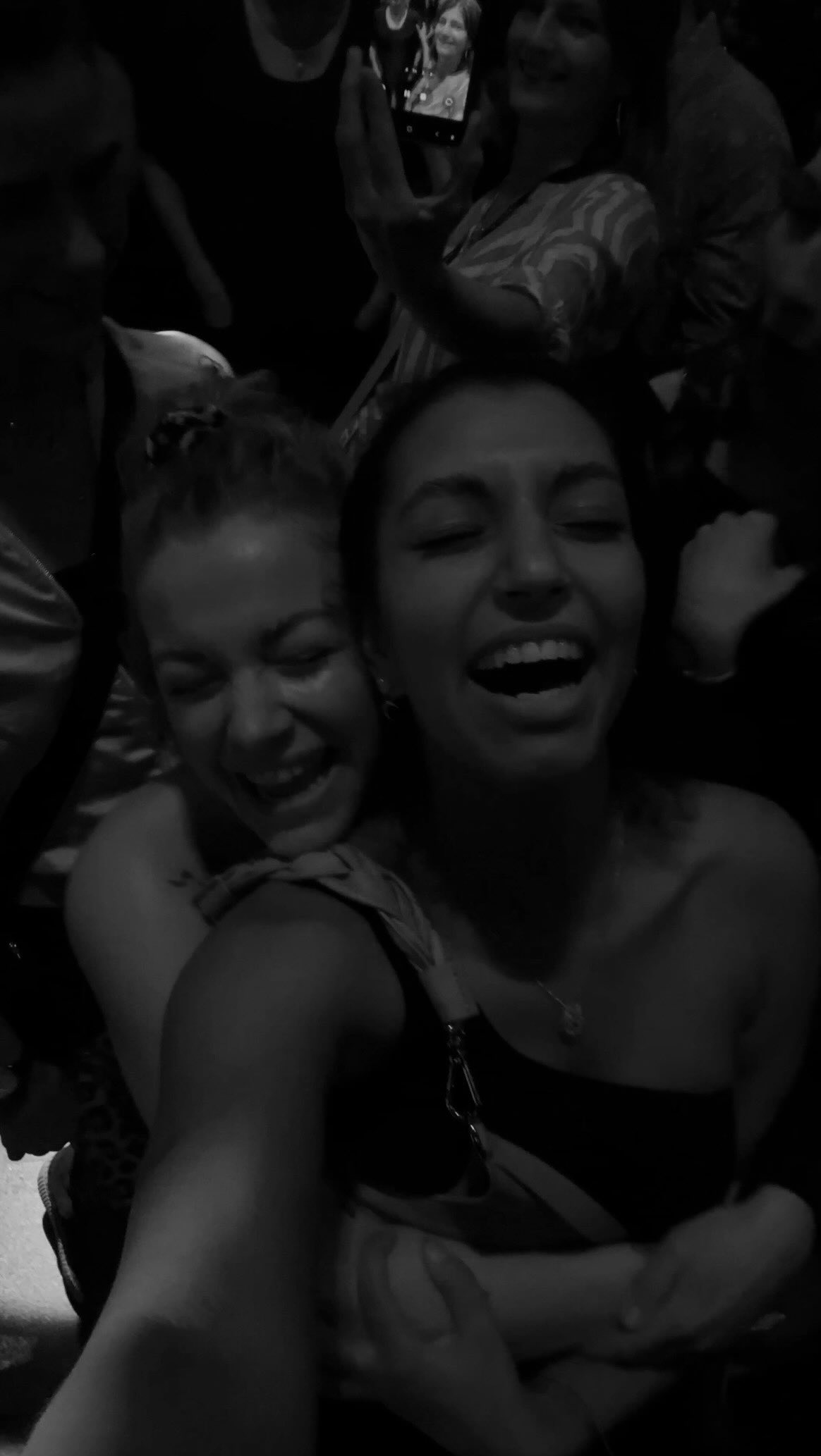 it’s realizing how insanely grateful you are for the people in your life ✨🥹🫂🤍
Diese Freundschaft ist einfach anders krass @annis.journey 🥹🫶🏽 ich kann das nicht mal wirklich in Worte fassen wie unendlich lieb ich dich hab und ich bin so so so dankbar für dich & uns und all die unvergesslichen Momente, die wir zusammen schon erleben durften & noch erleben werden ✨🐻💘
Glücksbärchis forever ♾️
#Friendship #girls #dreamlife #friends #bensonboone