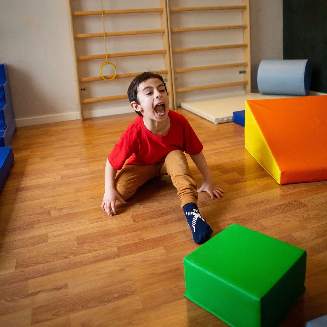 Acompanyaments online d’estiu per a famílies!
Aquestes setmanes que potser passareu més temps amb els vostres infants us proposem una eina per ajudar-vos: una sessió de 40 minuts en línia per acompanyar diferents necessitats d’acompanyament que tingueu.
• Orientacions i pautes adaptades a la vostra situació familiar específica.
• Temàtiques: gestió de l'ús de pantalles, jocs educatius, normes i límits, dificultats d'aprenentatge, TDAH, o altes capacitats, entre altres.
• Enregistrament de la sessió perquè la pugueu revisar quan us sigui necessari.
• En aquests acompanyaments, podràs compartir les teves inquietuds personals.
Explorarem junts un camí per abordar aquestes preocupacions, oferint-te tot el meu coneixement i experiència.
Aquest acompanyament és puntual i serveix per orientar el camí a seguir, però no substitueix un procés d'intervenció més profund si és necessari.
Podeu demanar més informació per DM.