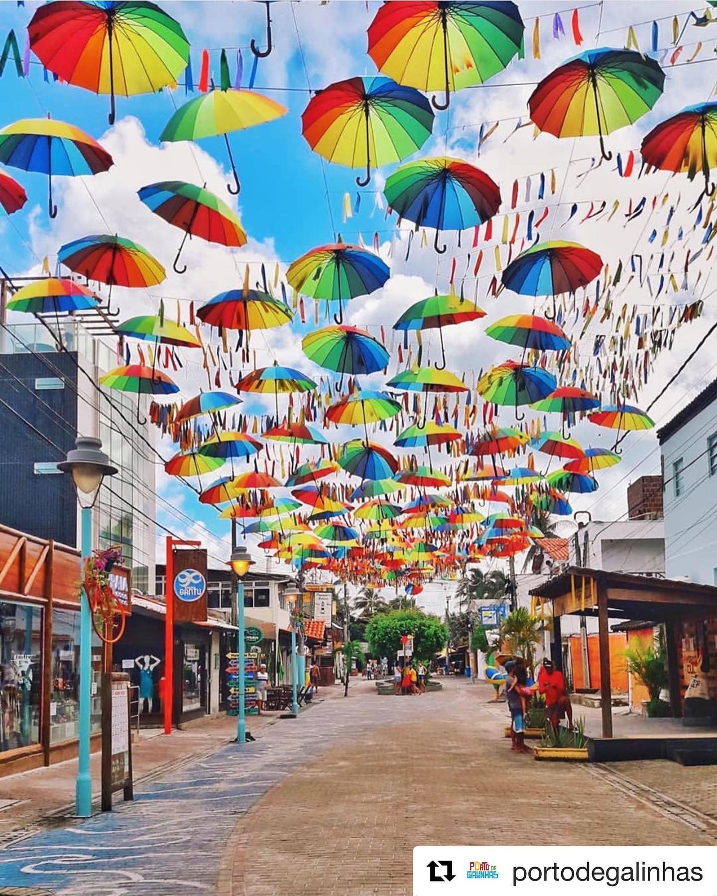 #Repost @portodegalinhas with @get_repost
・・・
Vila de #PortoDeGalinhas ☂️☂️☂️ @portocult_ 🎸🎶 toda sexta-feira show ao vivo e gratuito! .
.
Foto: @ayefeyt