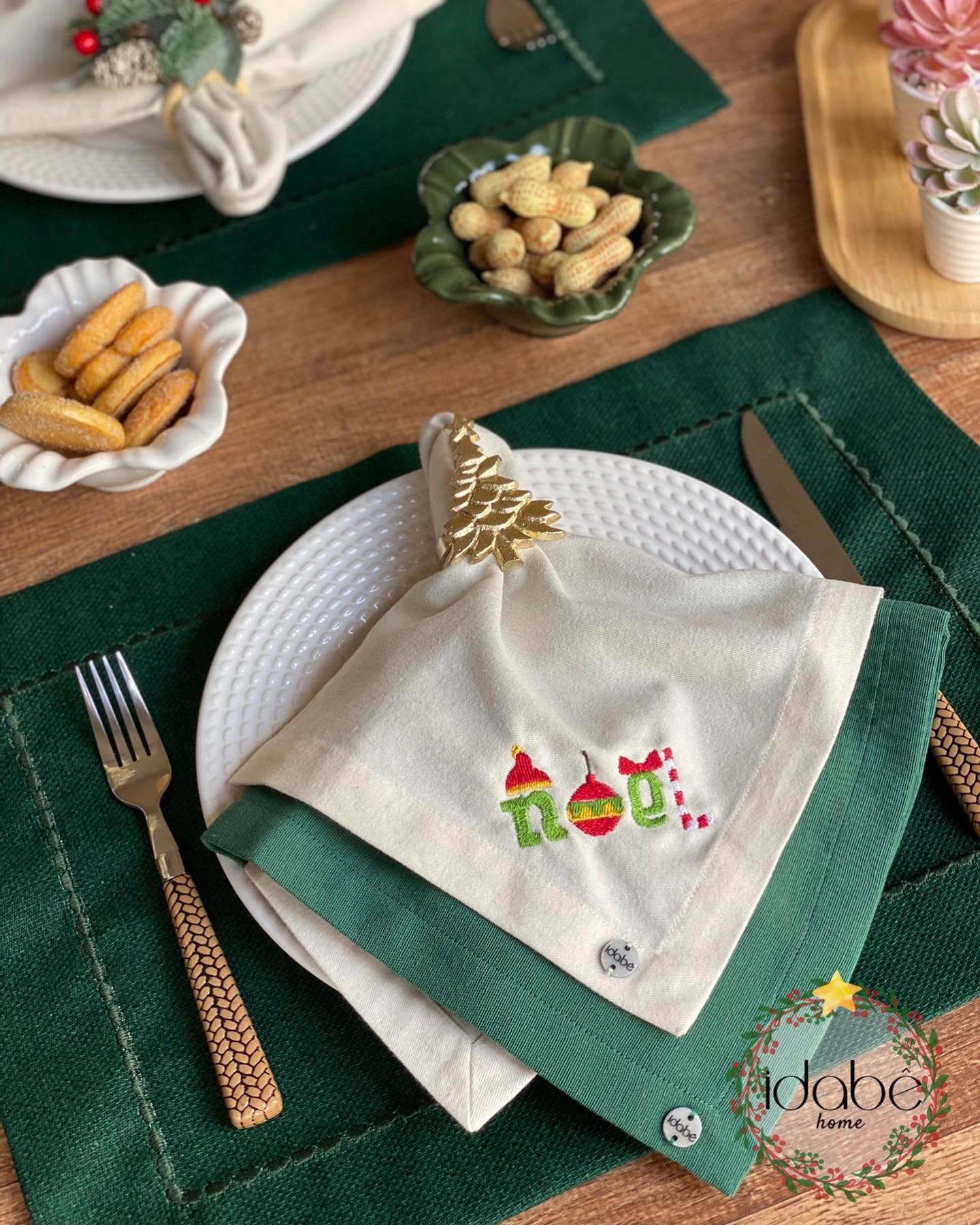 Lançamento de Natal 🎄
Guardanapo Bordado Noel 🎅🏼
• 11 94331-1286 • www.idabe.com.br •
#mesadenatal #roupademesa #natalidabê #tableware