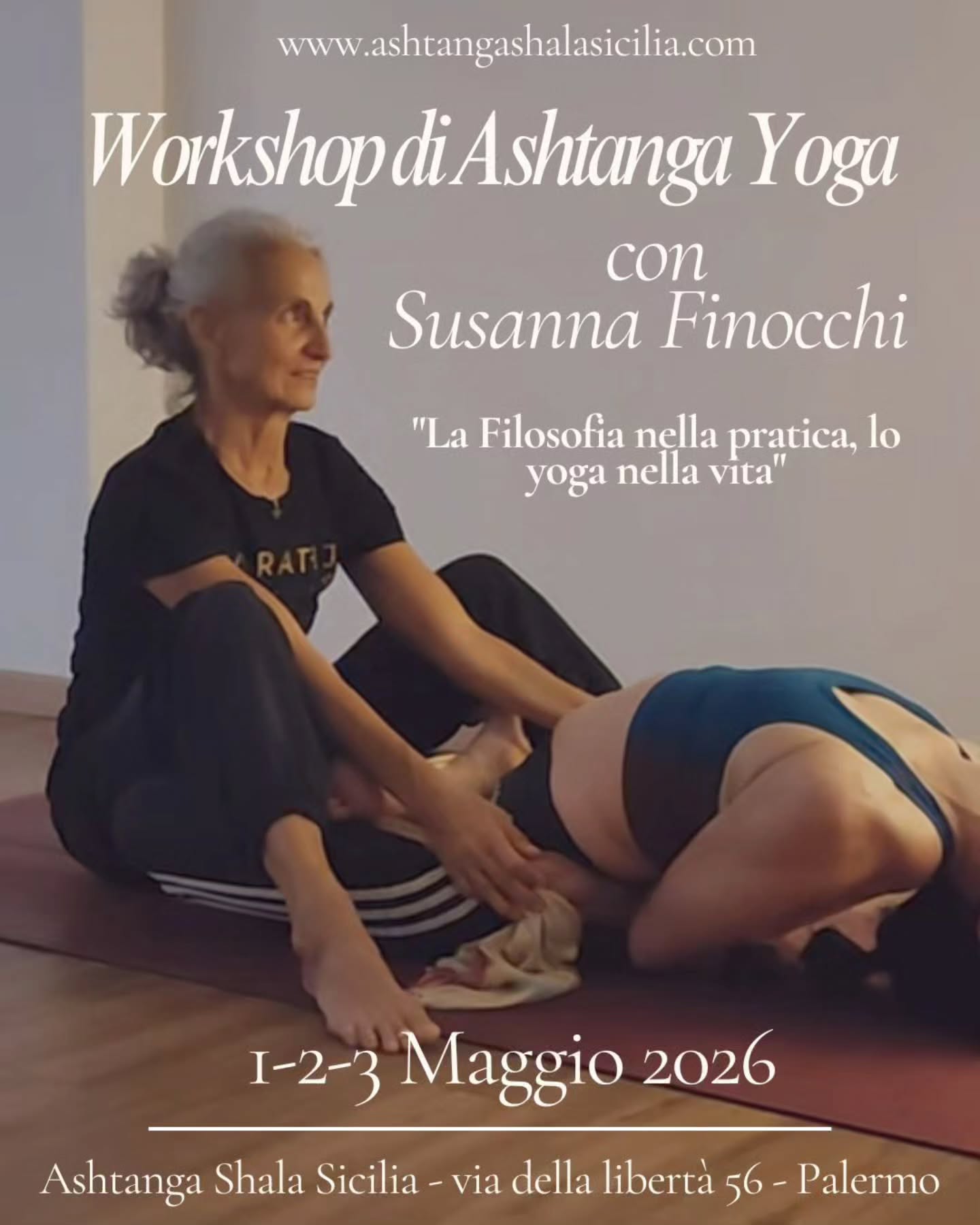 ✨ WORKSHOP DI ASHTANGA YOGA "
Con @susanna.finocchi.3
“La Filosofia nella pratica, lo yoga nella vita.”
Non solo asana.
Non solo teoria.
Un’immersione completa nel cuore vivo dell’Ashtanga Yoga, guidata da una delle insegnanti più autorevoli della tradizione: Susanna Finocchi.
Tre giorni per andare oltre la forma e toccare la sostanza della pratica:
🕉 Mysore style ogni mattina
📿 Chanting (Shanti Mantra, nomi degli asana, numeri in sanscrito, Japa)
📖 Yoga Sutra – cos’è davvero lo Yoga, come funziona la mente, quali sono gli ostacoli sul percorso e come superarli
🔍 Studio tecnico di Vinyasa e Asana – passaggi dinamici, lavoro sulle posizioni sedute, focus su Bhujapidasana, Bakasana e Supta Kurmasana
💬 Spazio per domande e risposte
************************************
Un workshop pensato per chi desidera:
• approfondire la pratica in modo intelligente e consapevole
• comprendere la tradizione da cui nasce l’Ashtanga
• dare radici filosofiche a ciò che accade sul tappetino
Con oltre 30 anni di esperienza, una connessione diretta con Mysore e un percorso unico accanto a Sharath Jois, Susanna unisce rigore, devozione e grande capacità di trasmettere.
************************************
📅 1–3 Maggio
📍 Ashtanga Sicilia
POSTI LIMITATI.
📲 Per prenotare:
☎️ +39 335 871 6785
🔗 oppure trovi tutti i dettagli al link in bio
************************************
#AshtangaYoga #AshtangaYogaWorkshop #AshtangaTradition #YogaFilosofia #YogaSutra MysoreStyle ChantingPractice YogaTeacher YogaStudy YogaPractice VinyasaKrama YogaCommunity YogaItalia YogaSicilia AshtangaItalia PraticaYoga YogaApprofondimento YogaEvent WorkshopYoga YogaLife PracticeAndAllIsComing TradizioneYoga YogaJourney Sadhana Mantra