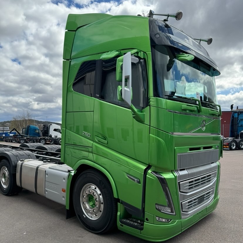 4 Anledningar - Varför välja Hovgårdens Ytskydd för din lastbilslackering?
Erfarenhet och expertis
Vårt team har lång erfarenhet av att arbeta med lastbilar och andra tunga fordon.
Avancerad teknik
Vi använder moderna teknologier och kvalitetsprodukter för att säkerställa långvarigt resultat.
Anpassade lösningar
Varje lastbil är unik, och vi skräddarsyr våra tjänster för att möta dina specifika behov.
Tids- och kostnadseffektivt
Vi förstår vikten av att hålla projekt inom tidsramen och budgeten.
#lastbillack #lastbillackering #hovgardens #hovgardensytskydd #hisingen #göteborg #lastbilskydd