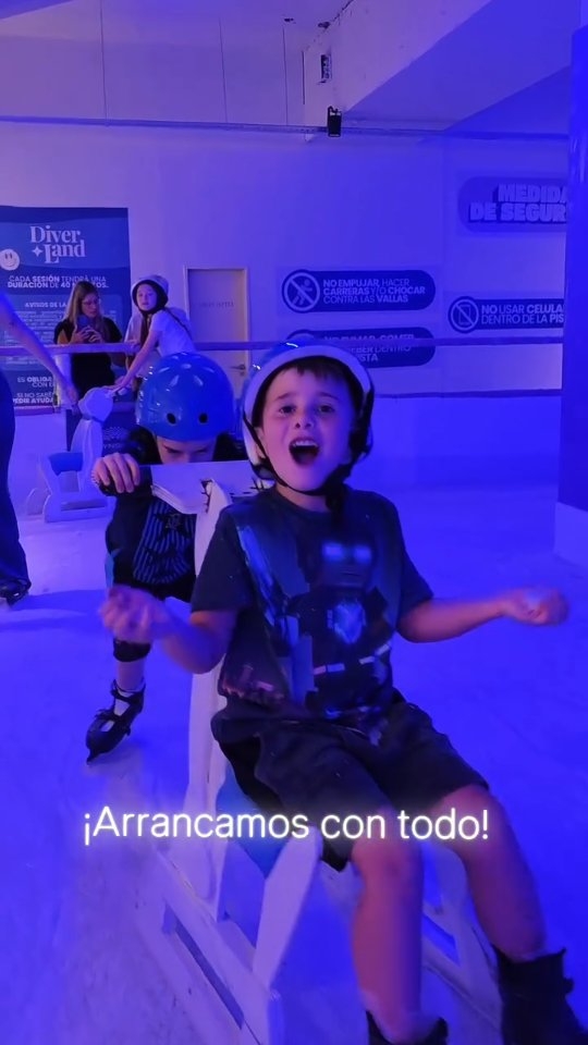 ⛸️Risas, emoción y mucha diversión sobre el hielo 🧊
Niños, niñas y jóvenes ya están disfrutando de la pista, compartiendo momentos únicos, animándose a patinar y creando recuerdos que se quedan para siempre.
El hielo ya está listo… y la alegría también.❄️
¡Los esperamos para vivir esta experiencia increíble!