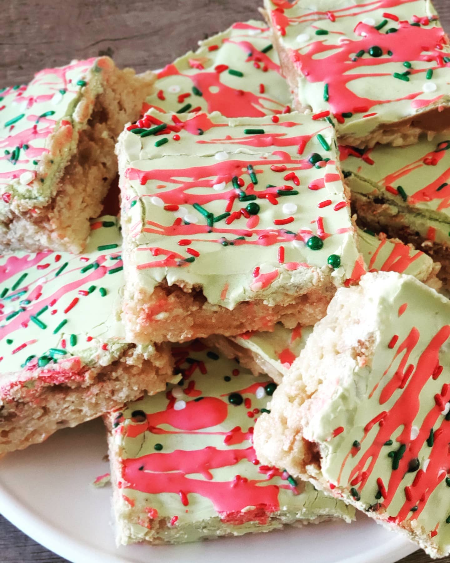 Skewball Peanut Butter Whiskey Rice Crispy
#homebaker #ricekrispytreats #peanutbutter #skewballpeanutbutterwhiskey #alcoholincluded #alcoholicsweets #drunkendesserts #dessert #holiday