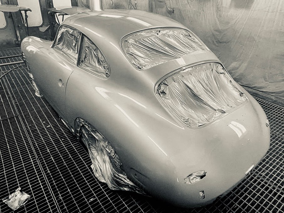 😗 Mise à nu pour mieux la rhabiller 👌
À la Carrosserie des Berges, on bichonne aussi votre ancienne !
#bergession #sion #valais #porsche #porsche356 #carrosseriesuisse