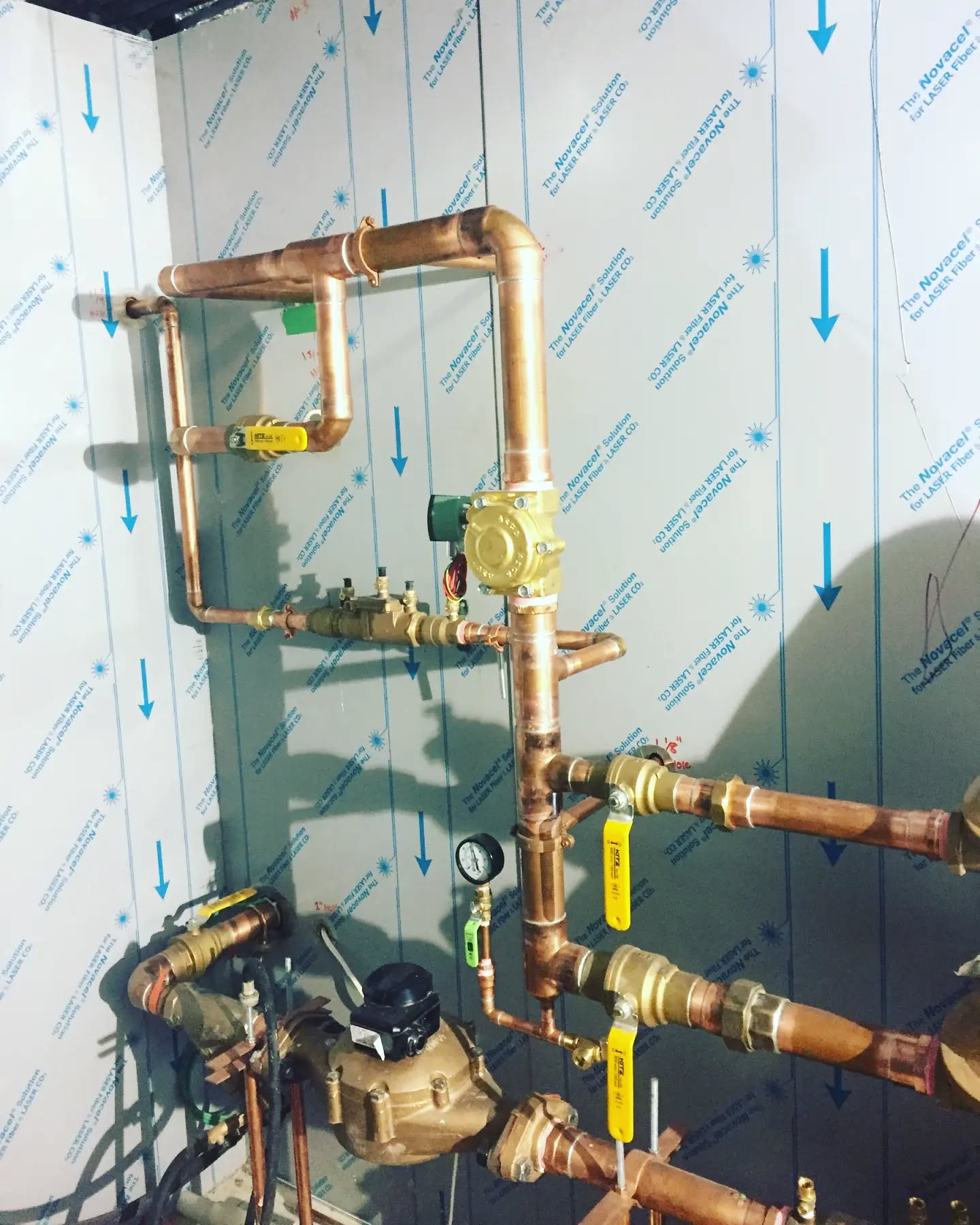 Water entry for a luxury home in Whistler a few years back. All solder, before I had the press in hand.
#plumber #plumberlife #plumbing #potablewater #Whistler #Seatosky #Squamish #solder #copper