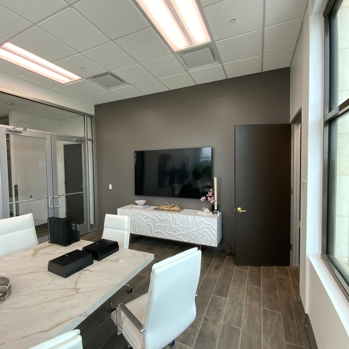 Recent conference room install with a Samsung 85" TV for those important meetings where everyone needs to see what is going on.