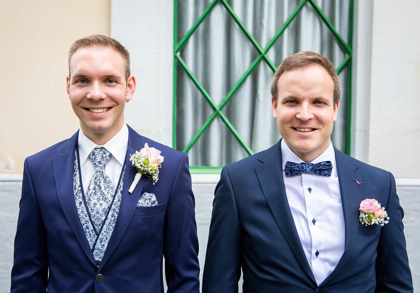 Auf wen warten wohl die beiden? 😍☺️
#waitingforthebride #weddingphotography #wedding #bräutigam #schönstertag #napoleonmuseum #anzug #trauzeuge #arenenberg #cundtphotography