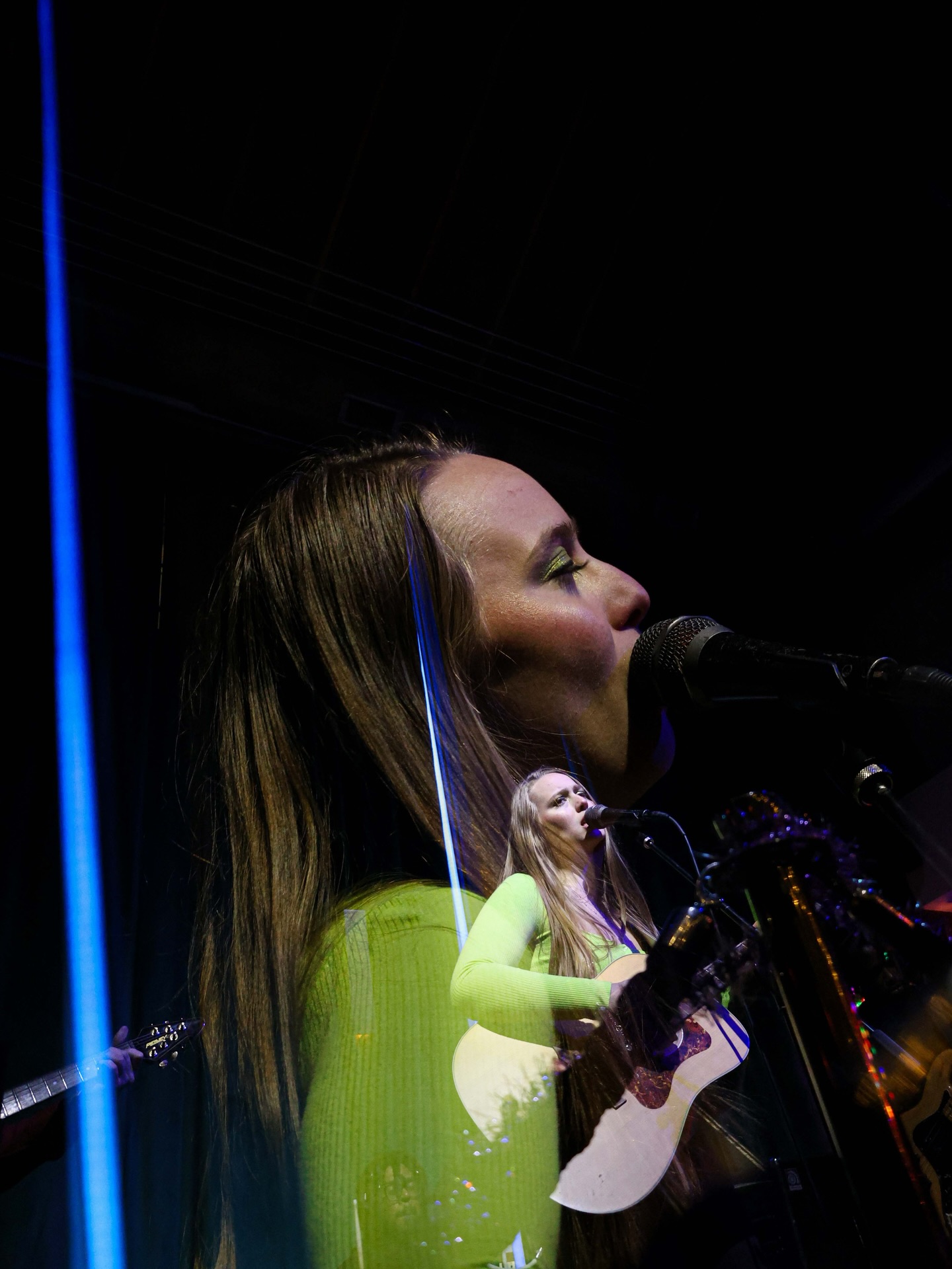 What is your favorite snowed-in activity? Prepping for this weekend like ✨❄️👾🧶🐱🍜💧🕯️
#popvillemusic #nashvillewantspop #popartist #originalmusic #nashvillemusicscene