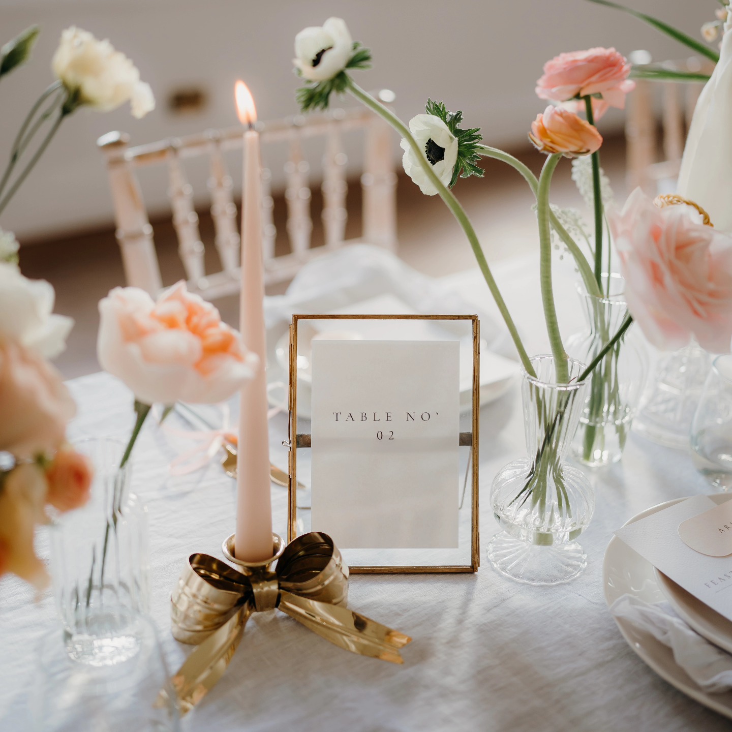 Elevate your table stationery with our brass frames 👌 they are a very easy (and very lovely) way of displaying your table names / numbers and work with almost any scheme...
Photography
@laurajaynephotographer
Venue @norwoodng25
Cake @nicoleoliviacakes
Florals @flower_fairy81
Bridal @bellammebridal
Menswear @geremenswear
Veils @rebeccaannedesigns
Headpieces @saintbethofficial2
Silk Hair Bow @millesaisons
Lingerie @katebeaumont
Styling @twoeightoneltd
Stationery @ellistateweddings
Silk Ribbon @bertieandfred
Hair @alisonrjenner
MUA @theglamourloungenewark
Models @hisandhers_collective
Jewellery @kiriandbelle
Confetti @yourconfetti
#twoeightone #peachfuzz #tablescape #tabledetails #detailshot #peachwedding #peachflowers #weddingstationery #tablenumber