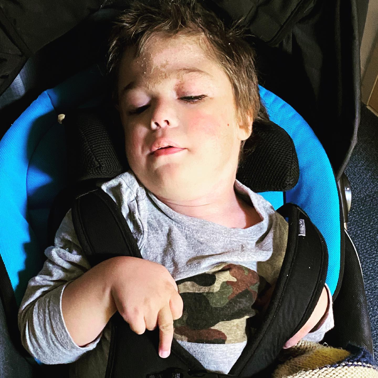 Forgot to post Ethanโs post sleep study pic. Posing his signature ๐๐ฝto MSD #curemsd #strengthan #hopestrengthans