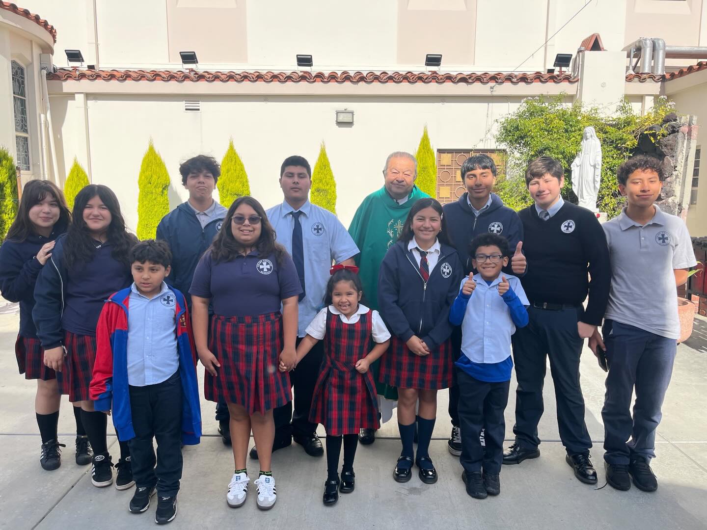 Today we kicked off Catholic Schools Week with our 8th grade/ Student Council Donut Sunday 🍩 and celebrated vocations! 🤲🏻🕊️ Thank you Fr. Rigo for everything you do! ⛪️🙏🏻
#stemydiuscatholicschool #jaguarstrong #catholicschoolsweek #celebratingvocations #donutsunday