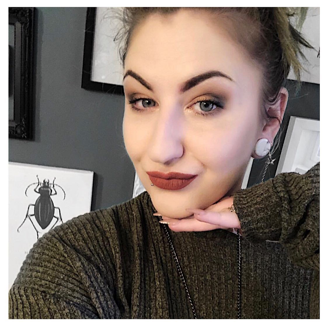 Had another make up baby!!
Go follow @charliebettybeauty for the reveal 😇
.
.
.
Jewellery;
Plugs @ukcustomplugs
.
.
.
Make up;
Foundation - Conceal & Hydrate by @makeuprevolution
Brows - Brow Archery by @soapandglory
Eyeshadow - @wetnwildbeauty
Lips - @charliebettybeauty