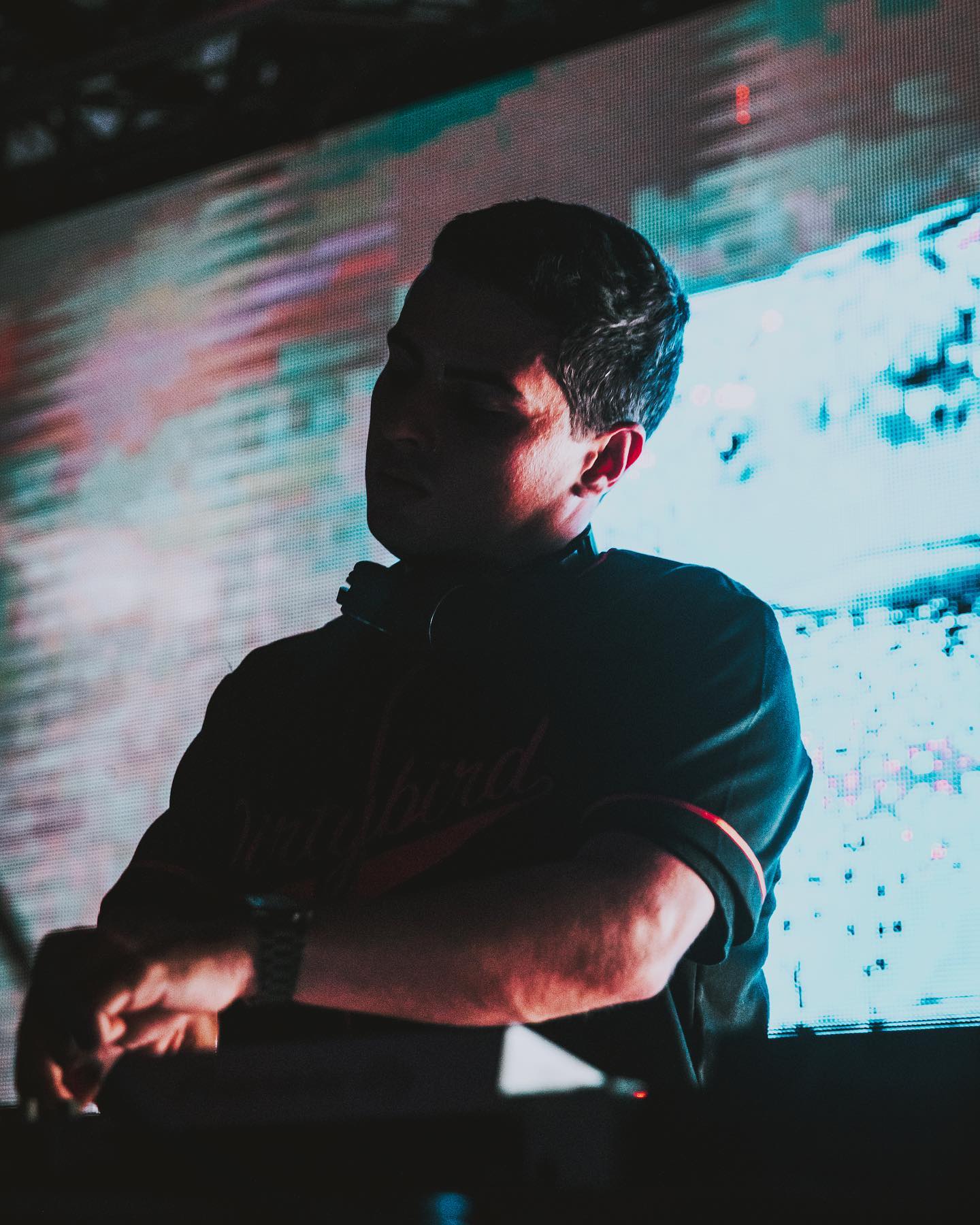 and in his free time @imomnom enjoys untzing and omnoming. Also headed to @thenammshow with the @dirtybirdrecords crew, hoping to make a little vlog or something so stay tuned 🖖🏼