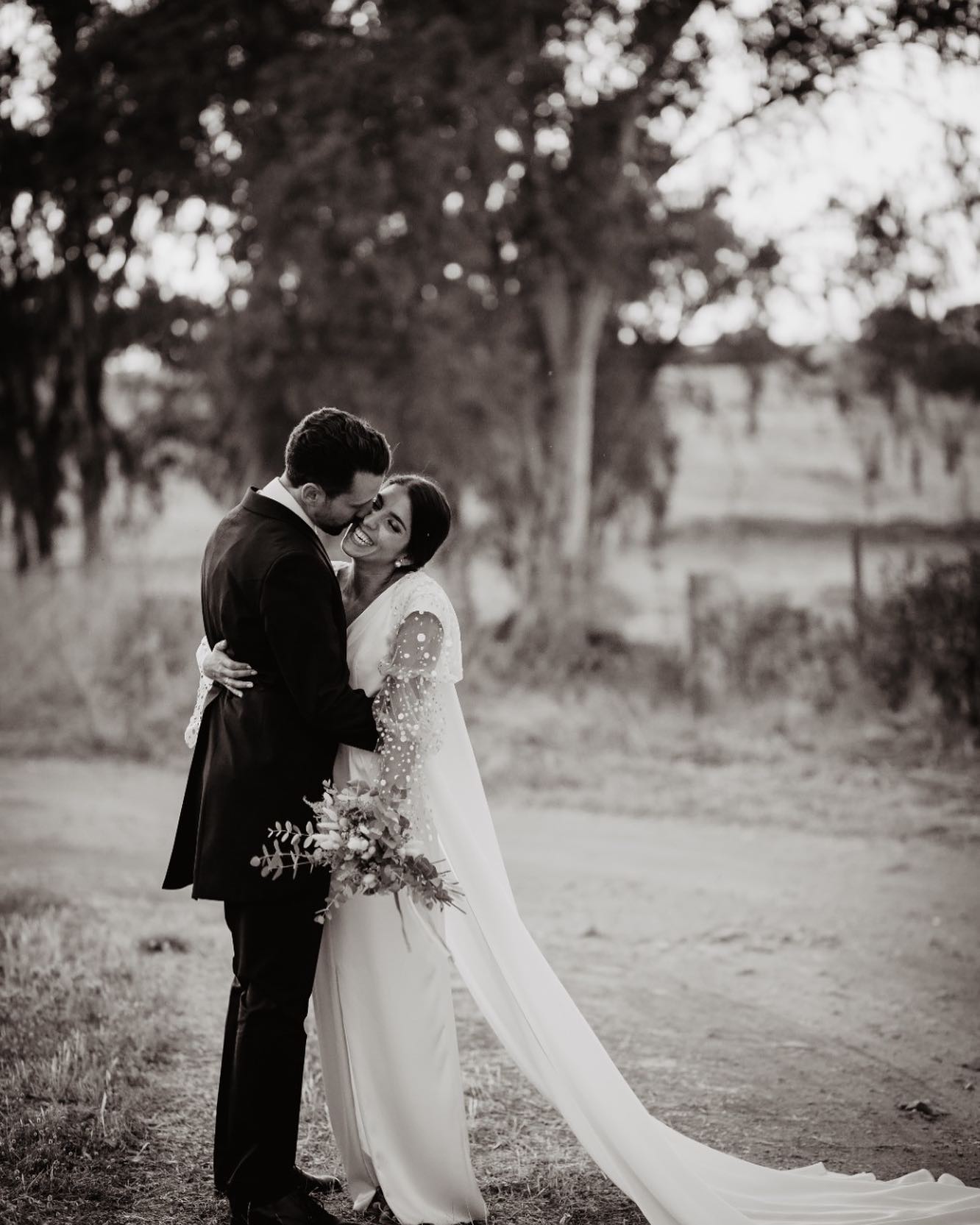 Dulzura…
Cariño……
Felicidad…. Desprendían en cada paso que daban en este bello día❤️❤️.
FELIZ VIDA✨. Beatriz&David
📷 @anitaalvaradophoto
@catering_caceres_pajuelo
@sam.weddings
@estanis.photo
@aduquefotografia
@luispaflamenkito
@producciones.salomon
@rebecaperezmakeupartist
@santa_catalina_events