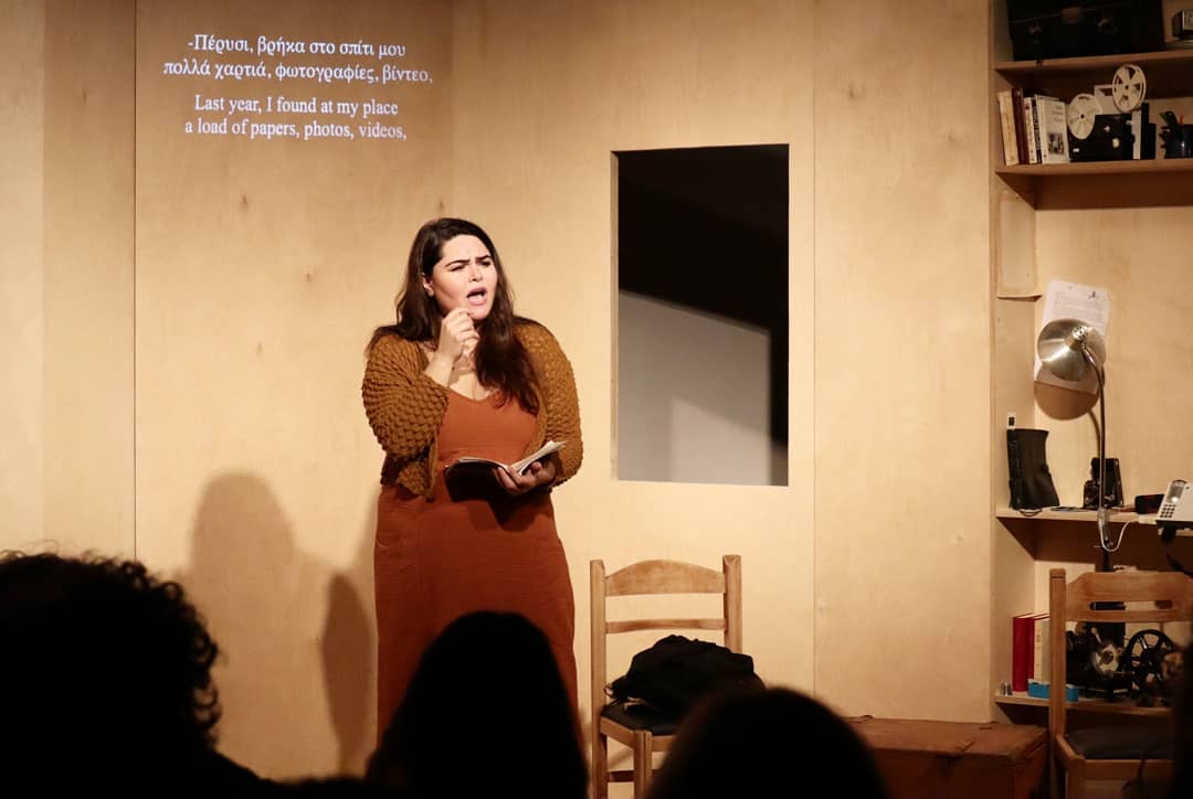 "Last year I found myself in front of a pile of papers, objects, images and boxes, all with the title "must see". Any object I try to retrieve from here turns into flakes or crumbs and goes back to its original state, like remnants, dust"
@nandamohammad #waelali #sousuncielbas #syrianart #syria #migration #refugees #memories #theater #performance #script #throwback