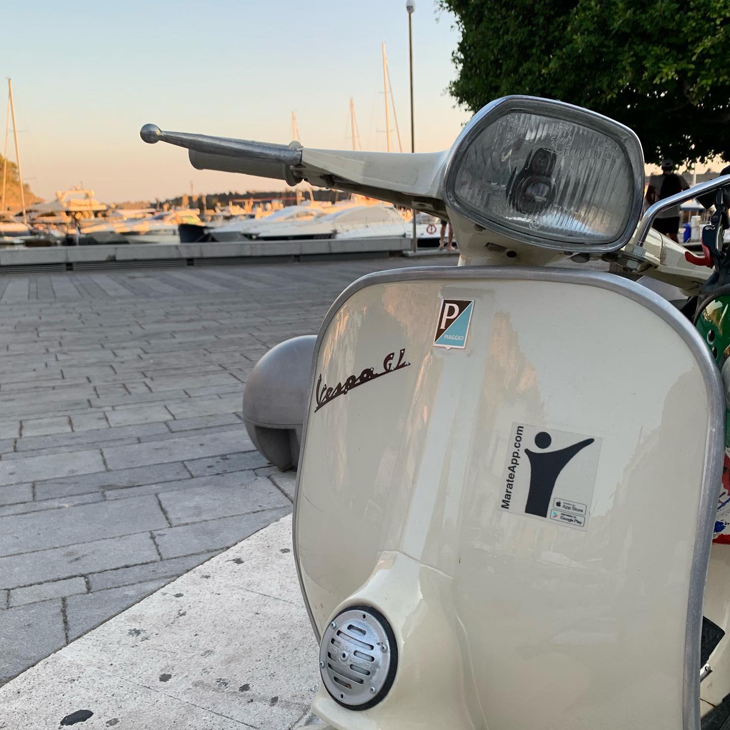 Many hugs 🤗 for our friends of Vespa Club of #nyc from the #harbour of #maratea #southernitaly
@vespaclubnyc
Enjoy Maratea with #MarateApp