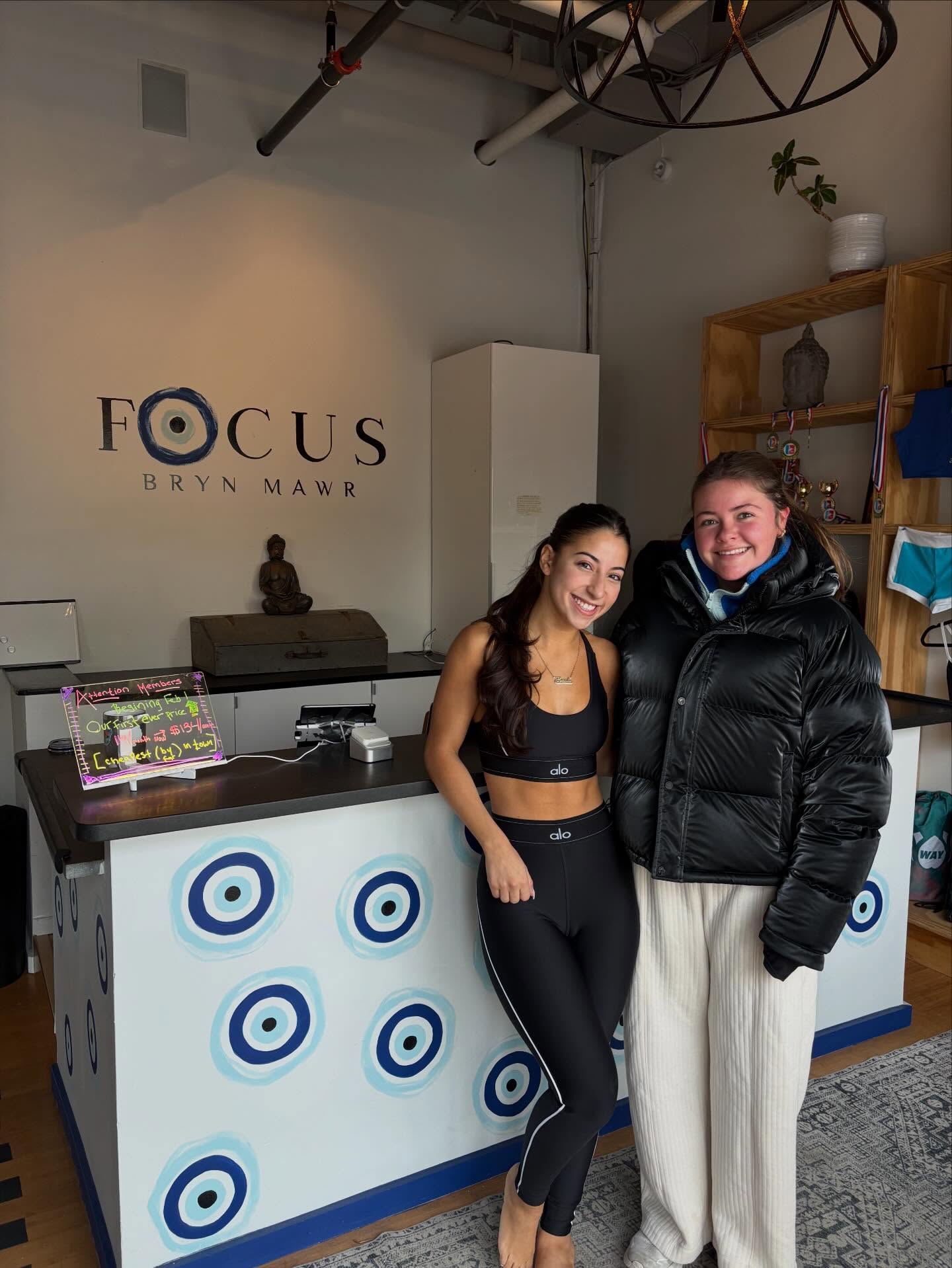 The best friends are yoga friends 💫🥰 Shoutout to both of these lovely humans !! @leah.cardinale has been KILLING it in her first month as a pilates instructor , posing with our friend @jillian.slonieski who is the only person to have WALKED HERE this morning , even though it’s currently 9 degrees. WE LOVE THE DETERMINATION JILLIAN 🥶🥶 Stay warm today y’all!!
Also, Leah’s class at the moment is 2016 themed. Comment your fav song from 2016 that first comes to mind!!!!
#focusyoga #winteryoga #bundledup