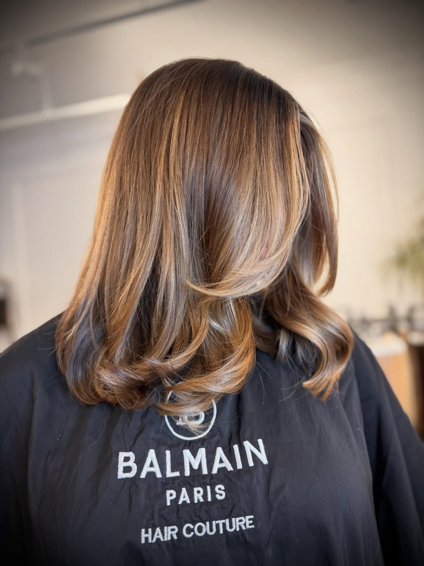 A soft, elevated color shift with just the right amount of glow, natural, effortless, and low-key luxe. Subtle dimension adds movement and light without trying too hard, creating a polished look that feels modern, wearable, and quietly confident.
Hair by Ashlee @ashlee.elizabeth.hair
Schedule your salon visit today!