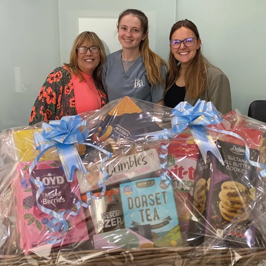 🥳 WE WON, this lovely hamper full of goodies from @rotarelief 🤩💫
Thank you so much. This should keep us going for a while 🤤🧁
Give them a follow for your dental locum needs 🩷🧡💚💙