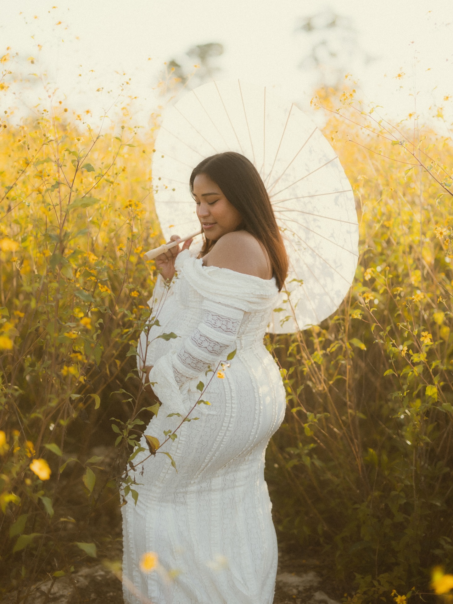 Cozumel has the most magic surprises - Every end January these flowers bloom only for a month. How lucky we are to be photographers on this island 🌼✨
#cozumelphotographer