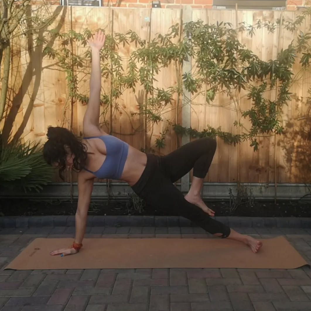 Happy Wednesday everyone!!!
We are over the hump for this week with it being a Bank Holiday weekend! 🥳
My yoga class with @marisseyoga this morning inspired today's pose - all the core work, very little child's pose 😅
If you want to try this Asana, remember to place the foot either above or below the knee - remember to look after your body!