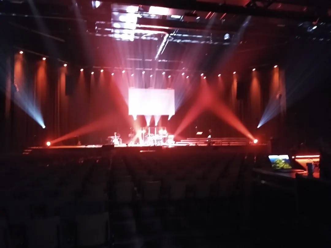 @ Veenendaal Netherlands
Great Run With @paulbaloche and @donmoen
-
-
#netherlands #livemusic #liveconcert #guitar #christianmusic #touring #travel