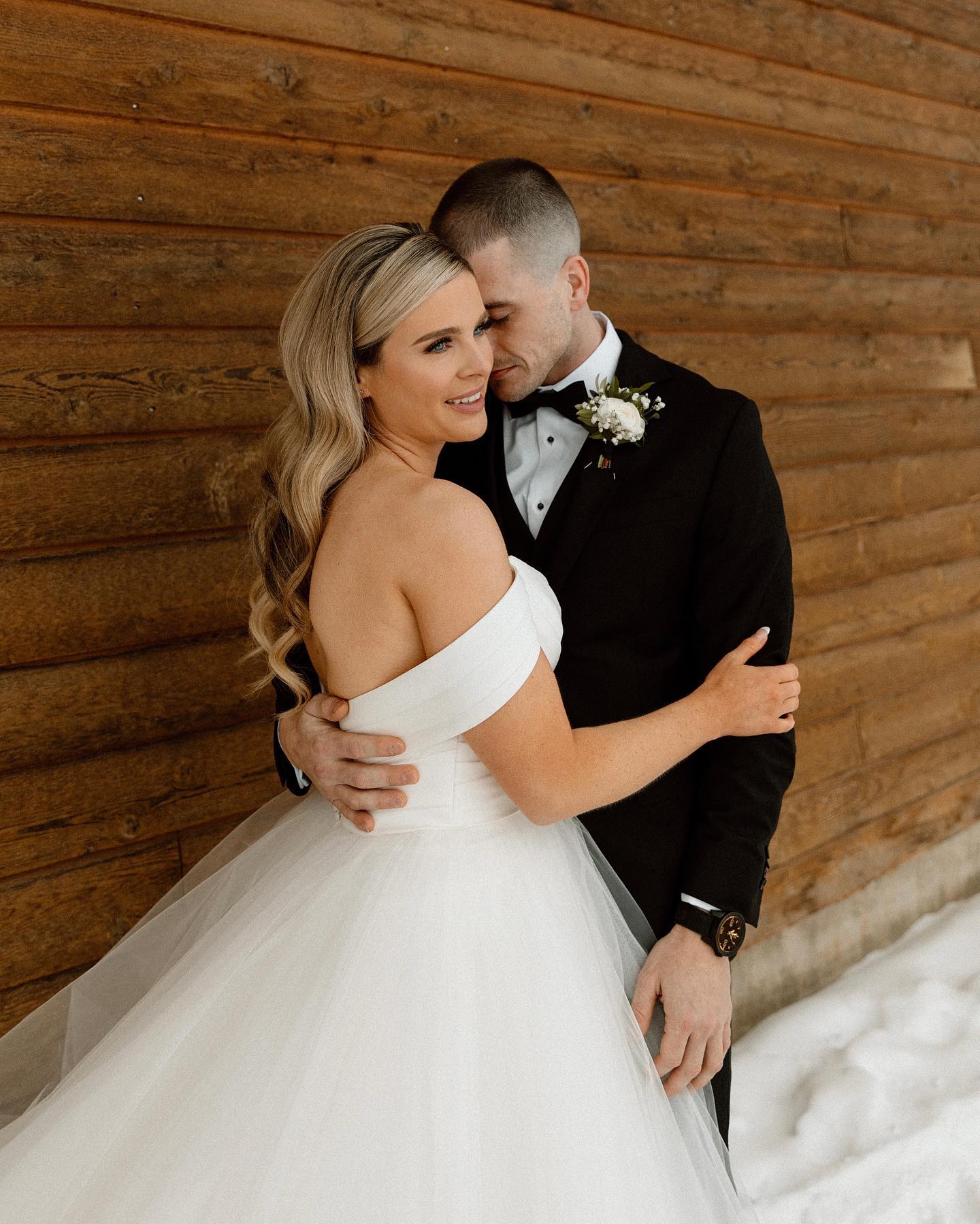 The 2023 Wedding Season is almost fully booked and I’m so humbled! From May – October, availability is very limited
Book your special day with me before it’s too late!
✉️ jeloalindayuartistry@gmail.com