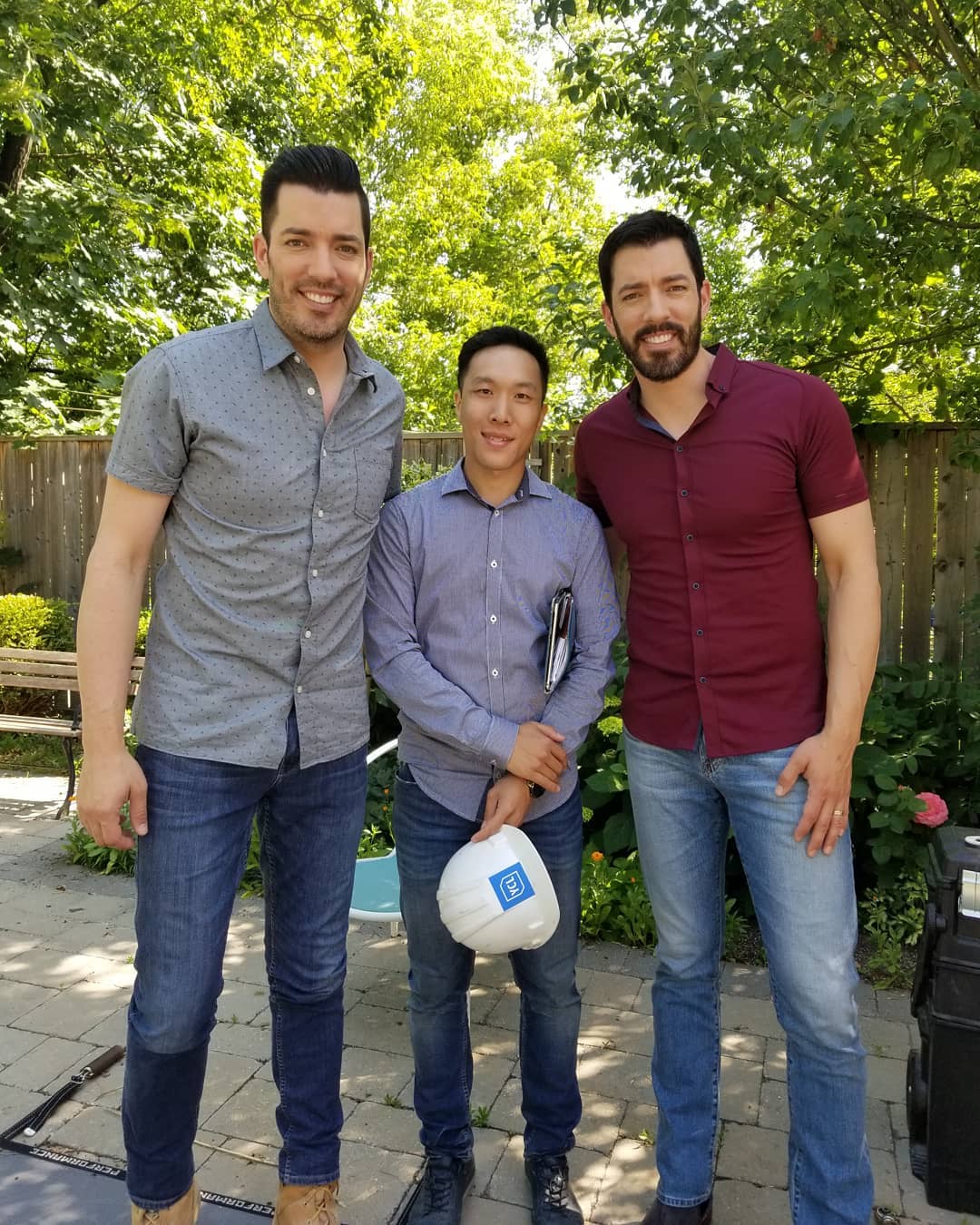 On site this morning with @mrsilverscott and @mrdrewscott Always great to see them even if it makes me look tiny 😂
Thankful for the opportunity to work on Property Brothers for a third season! 🙏