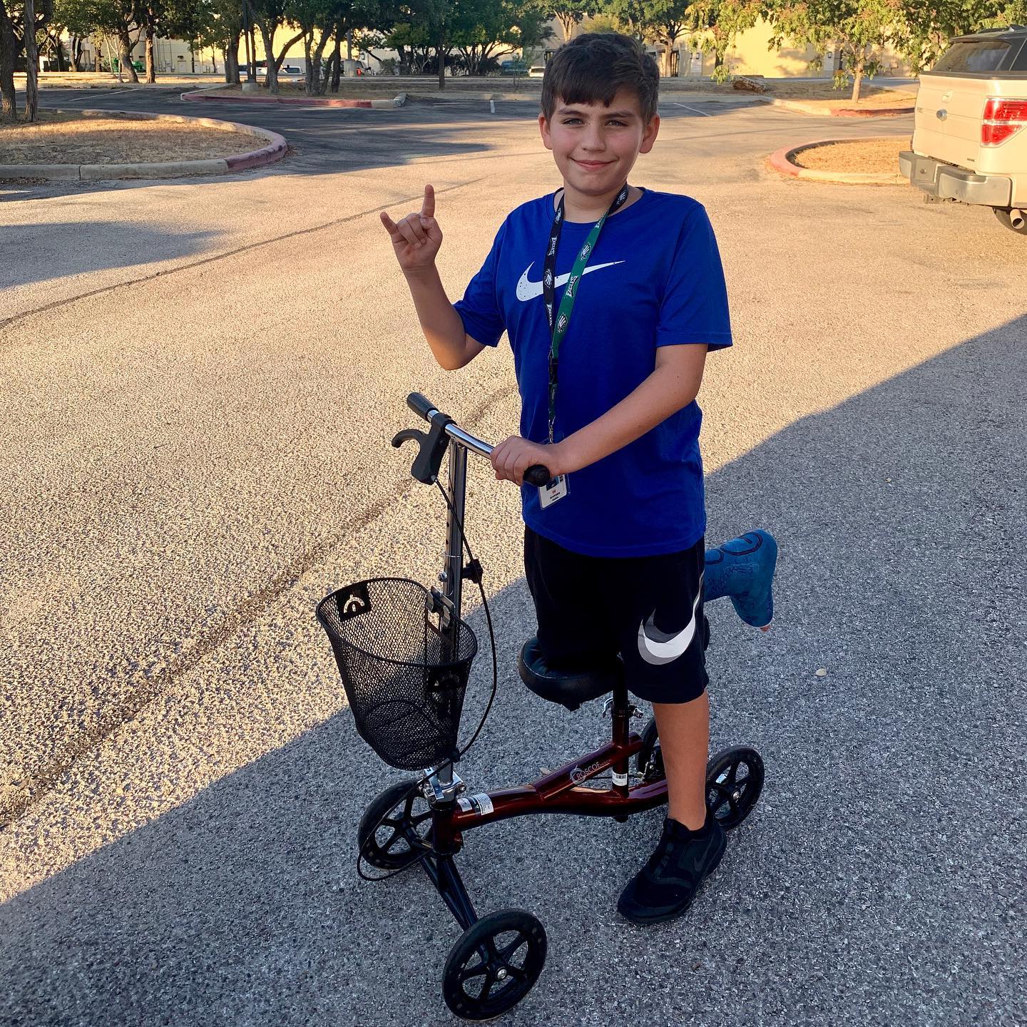 Great to see a smiling face on a knee scooter!
#austin #kneescooter #austinkneescooter #GeorgetownTx #kneescooterlife