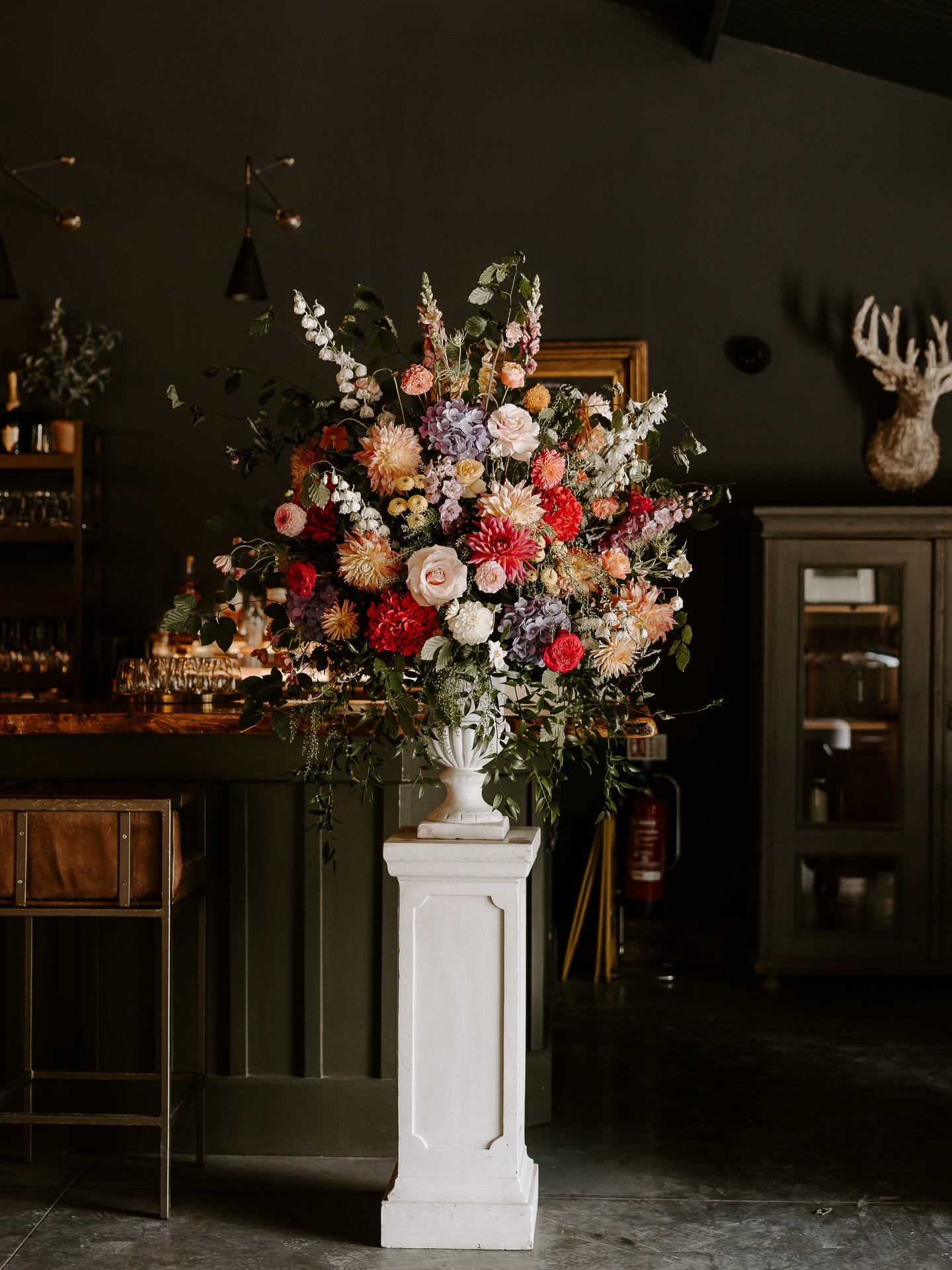 The Cow Shed at Silchester Farm is the perfect backdrop for a pop of colour! ✨💖
Getting married? 🤍
Let’s talk wedding flowers and bring your ideas to life — book a consultation and we’ll create something truly personal to you.
𝐰𝐰𝐰.𝐦𝐨𝐧𝐞𝐭𝐬𝐟𝐥𝐨𝐫𝐢𝐬𝐭𝐫𝐲.𝐜𝐨𝐦
or click the 𝐋𝐈𝐍𝐊 𝐈𝐍 𝐌𝐘 𝐁𝐈𝐎
📍 @silchesterfarm
🌸 @monetsfloristry
📸 @studiorougephotography