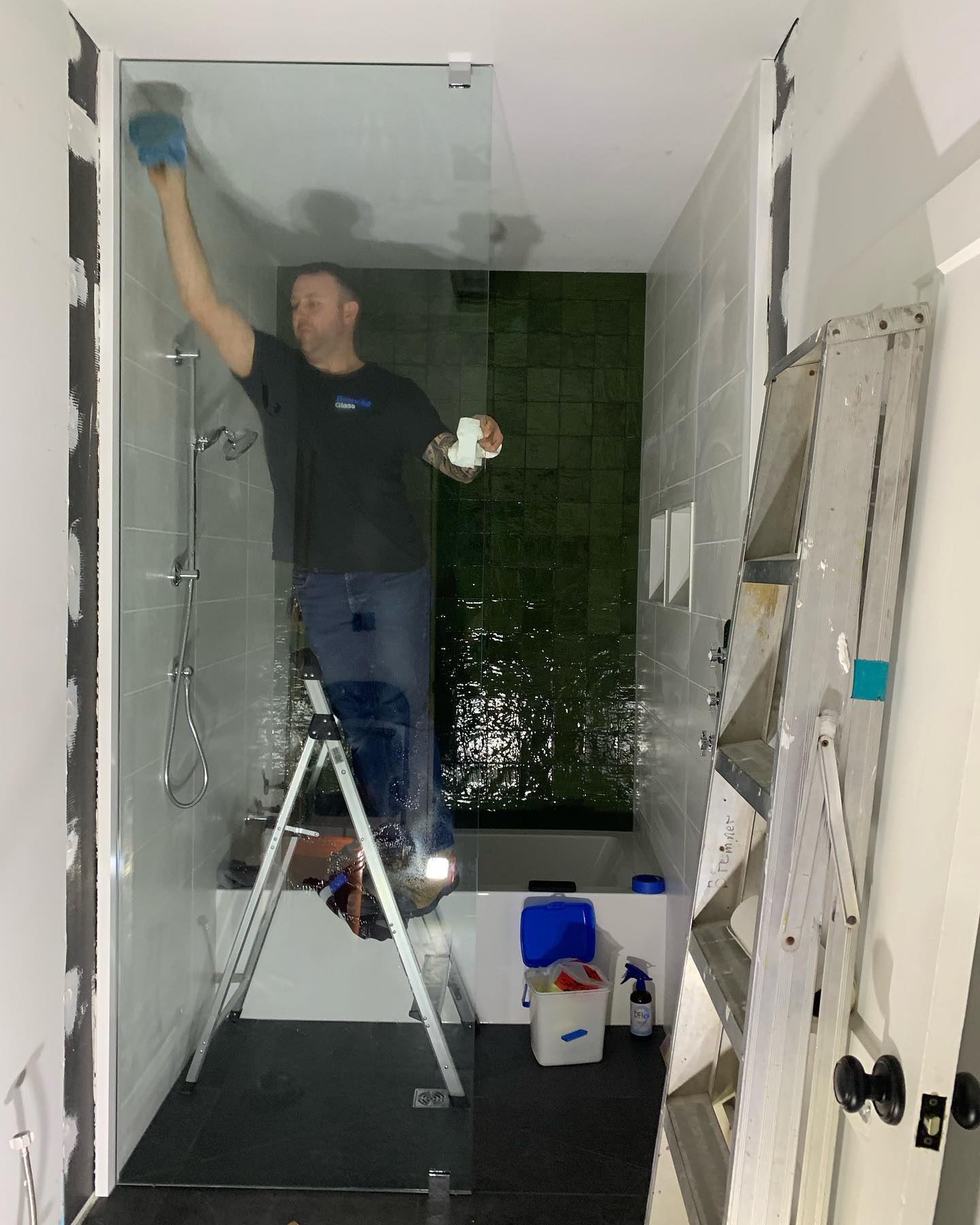 I know I do say this a lot, but It’s all in the details. It really is. The balance of a rich slate and a textured green tile. They compliment each other perfectly. And, Corey the best glass guy in the business. He always gets it done. ❤️. #designer #parisontario #bathrooms #bathroomsofinstagram #tiledesign #tileinstallation