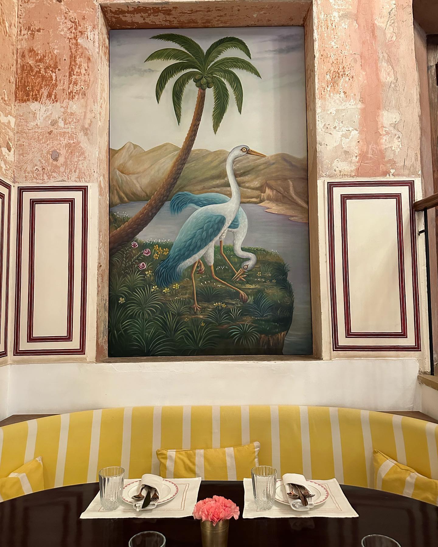 India overwhelms & delights with all her beautiful decors. This snap from the restaurant @thejohrijaipur. The food was as inviting as the interior design. #bucketlist✔️