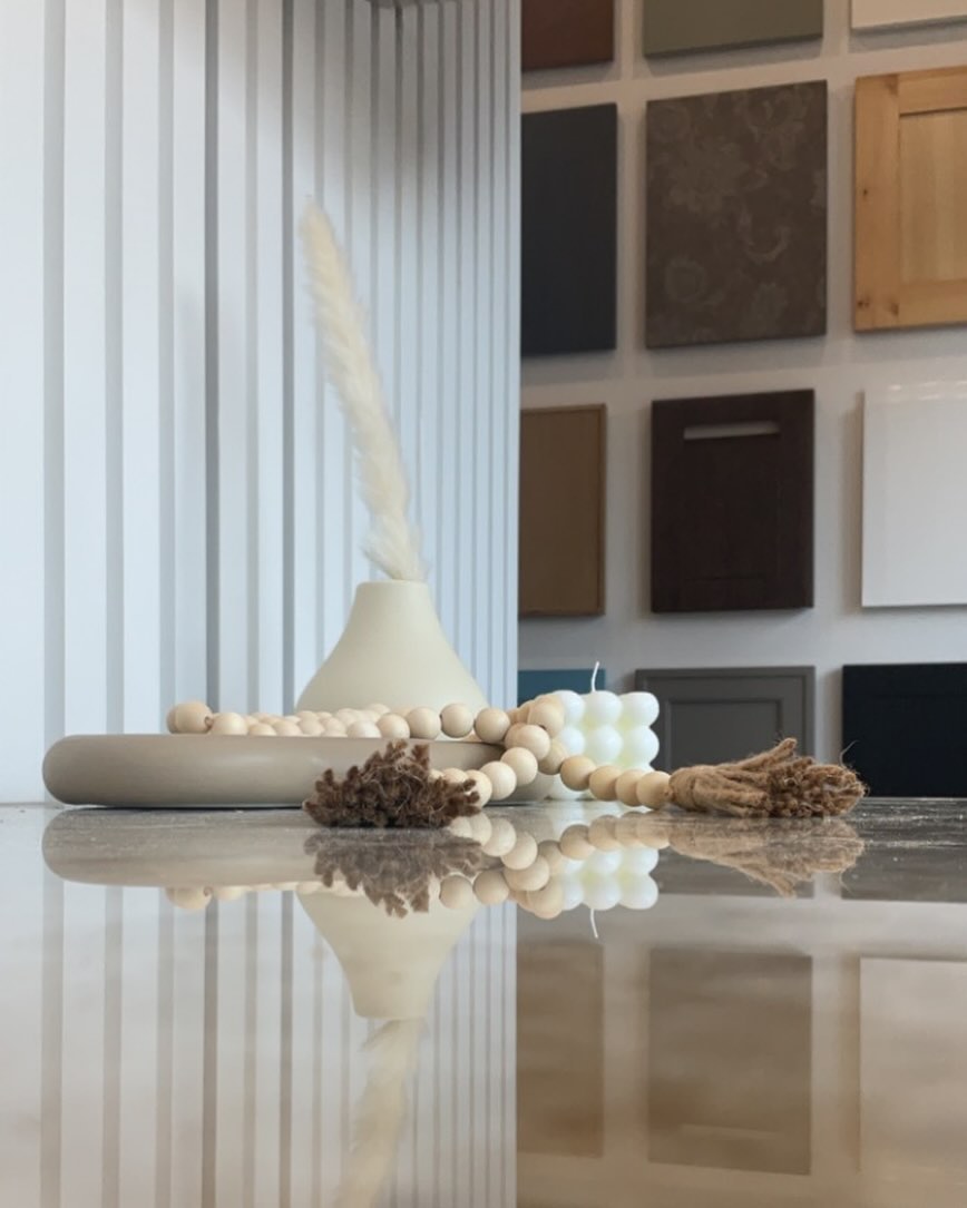 🤎 It’s the little details that make the difference 🤎
@crownkitchensinc
@white_socks_designers
Modern. Minimalist. Taupe. Interior design. Decor. Interiors.
#modern #minimalism #taupe #interiordesign #decor #interiors #plant #beads #candles #asthetic #cleangirlaesthetic