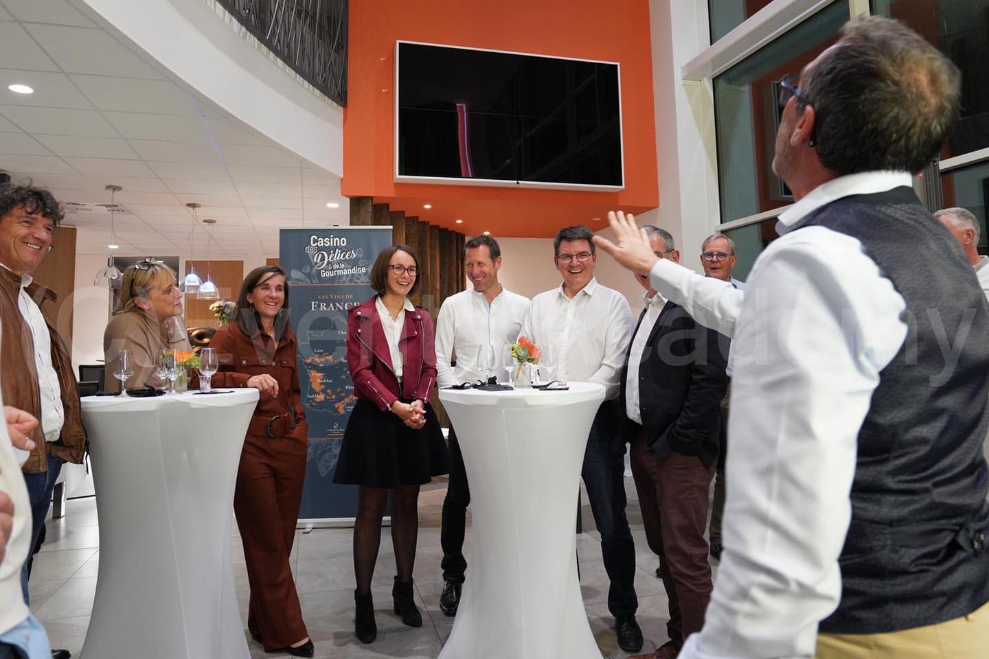 Reprise de l'activité hier soir avec une animation dégustation pendant un cocktail dînatoire en entreprise.
N'hésitez pas à nous contacter si vous souhaitez agrémenter votre soirée.
📧 https://www.animations-oenologiques.com/
📷 Solène Bailly Photos