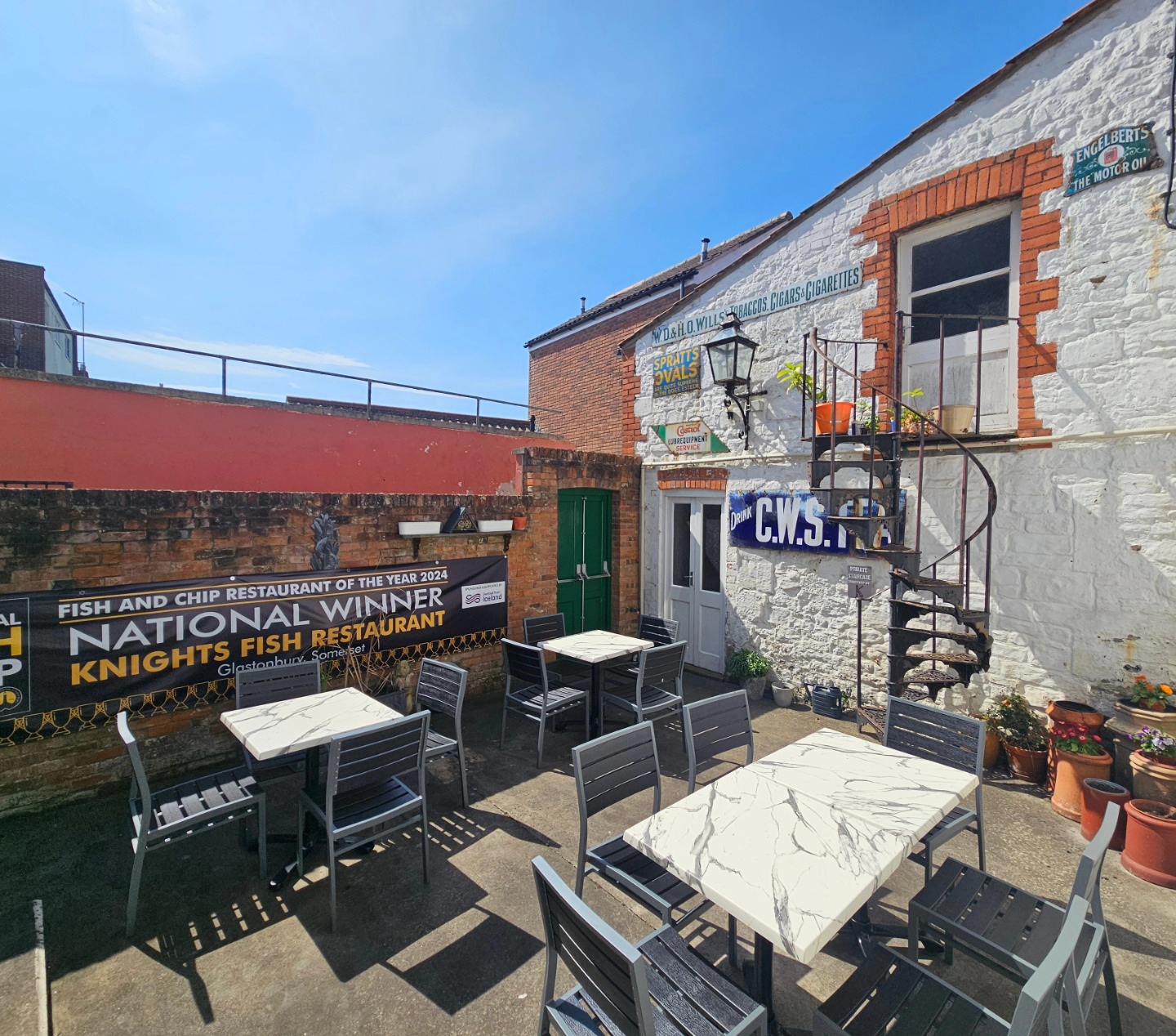 Finally!! ☀️☀️☀️
It's a gorgeous day here in Glastonbury! And more days to come!
Which means... Our courtyard is open! Better yet, you can book a courtyard table via our website (in bio)
www.knightsfishrestaurant.com/book-a-table
🐟🍟